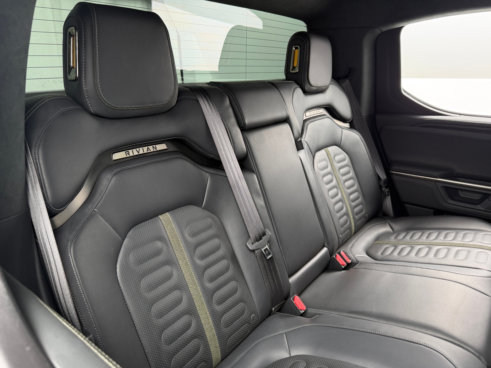 Thumbnail: 2025 Rivian R1T - 5