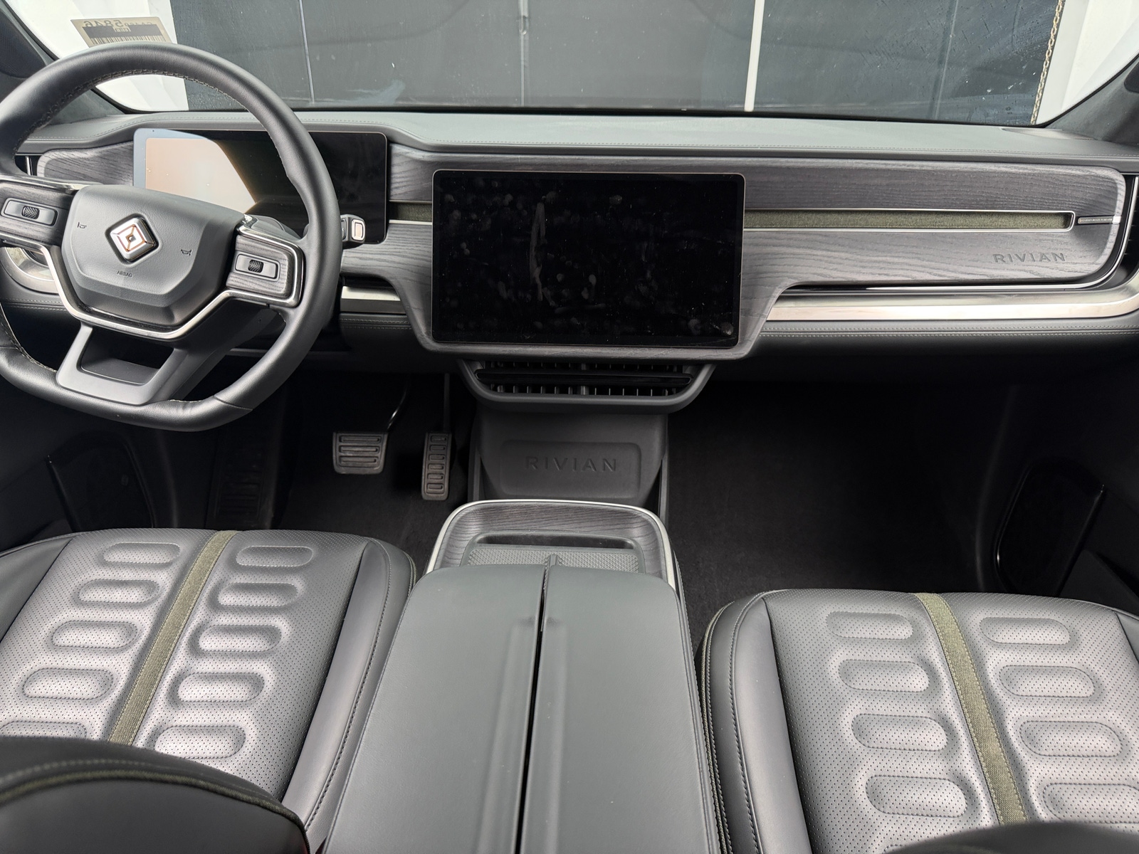 Thumbnail: 2025 Rivian R1T - 2