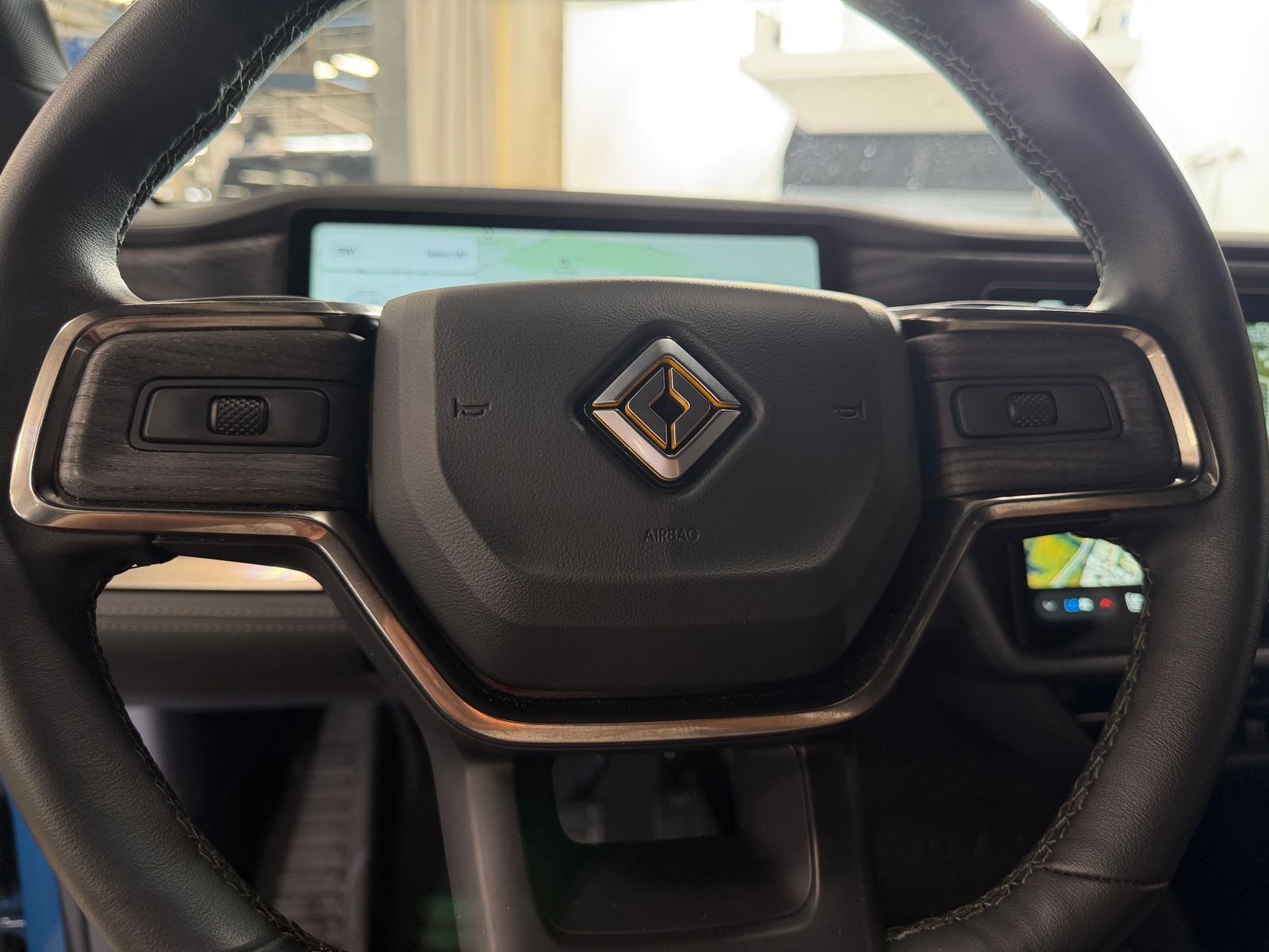 Thumbnail: 2025 Rivian R1T - 4