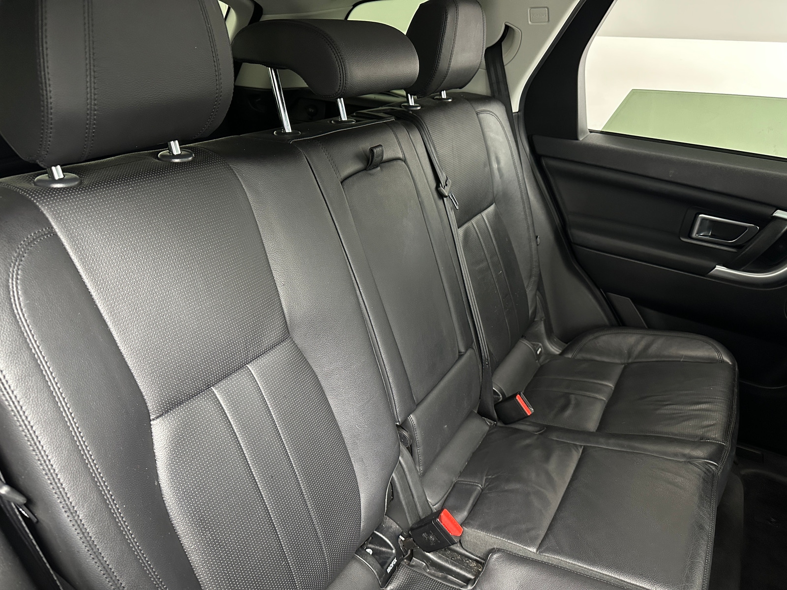 Thumbnail: 2018 Land Rover Discovery Sport - 5