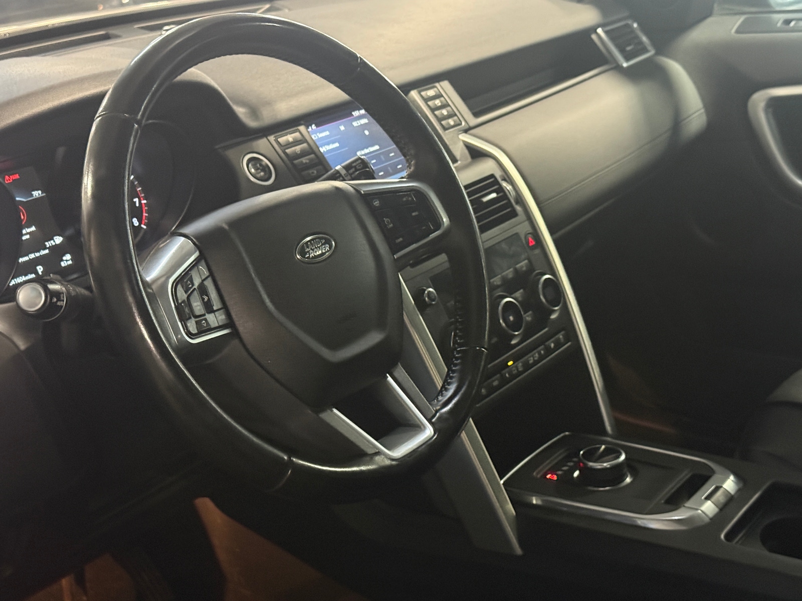 Thumbnail: 2018 Land Rover Discovery Sport - 4