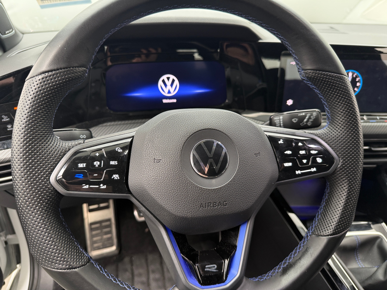 Thumbnail: 2023 Volkswagen Golf - 4