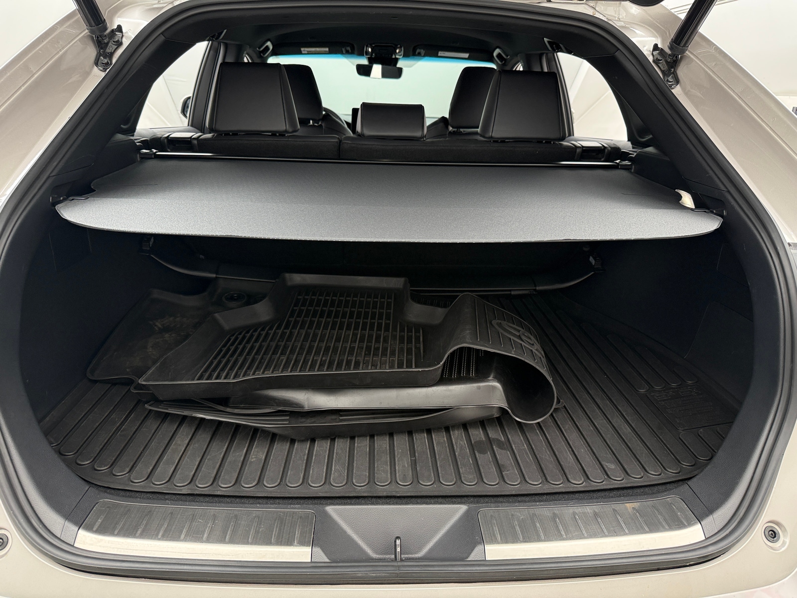 Thumbnail: 2023 Toyota Venza - 6