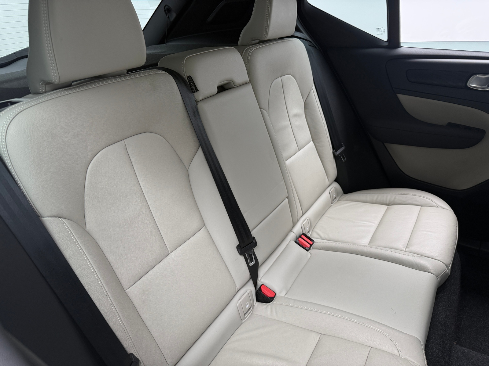 Thumbnail: 2023 Volvo XC40 - 5