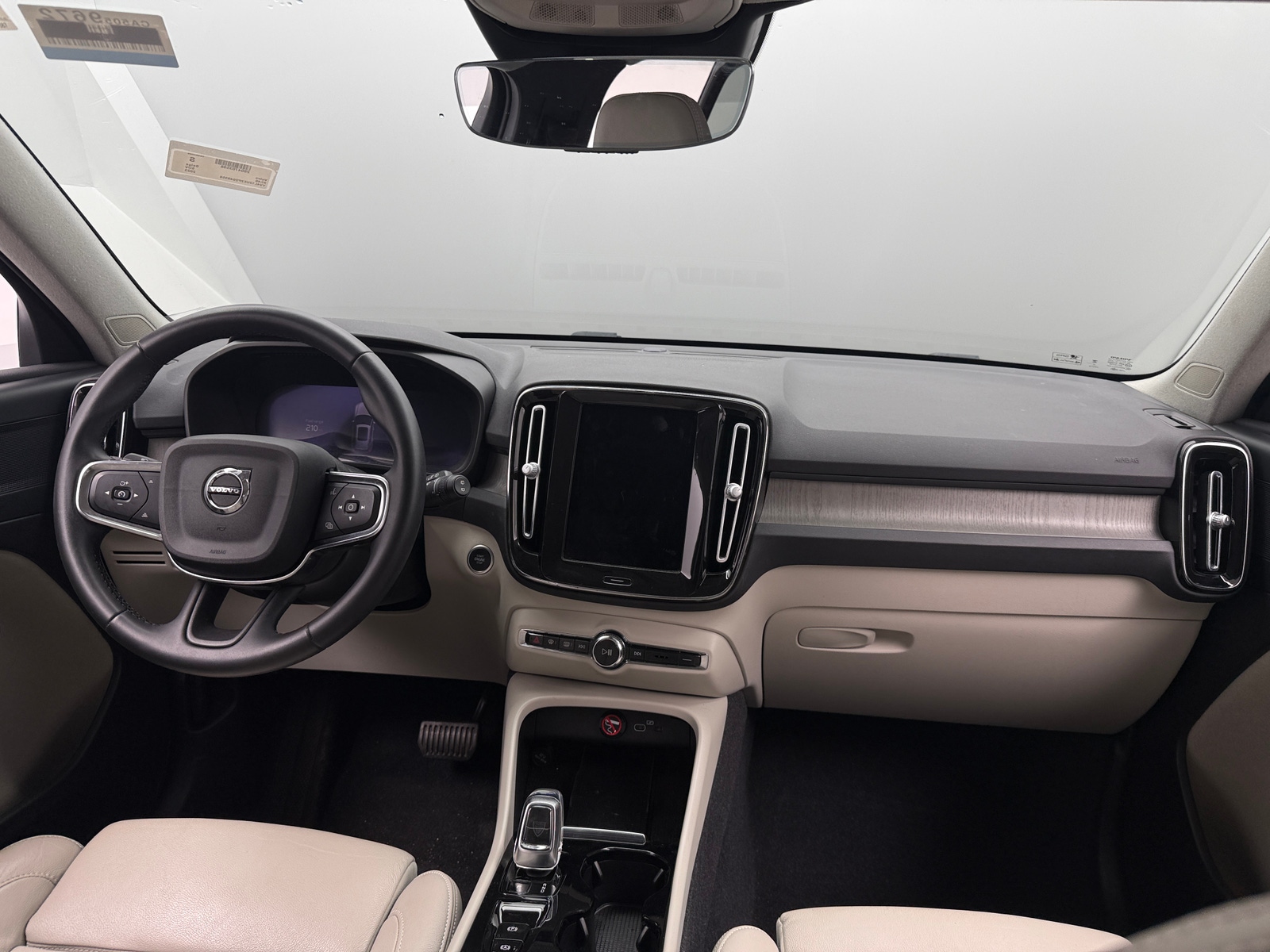 Thumbnail: 2023 Volvo XC40 - 2