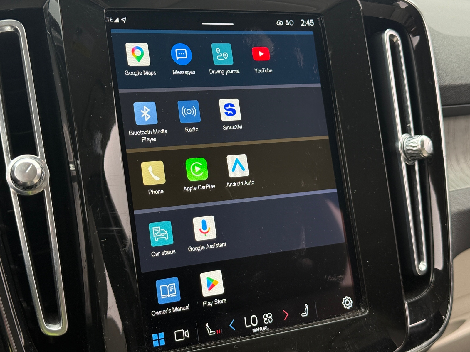 Thumbnail: 2023 Volvo XC40 - 3