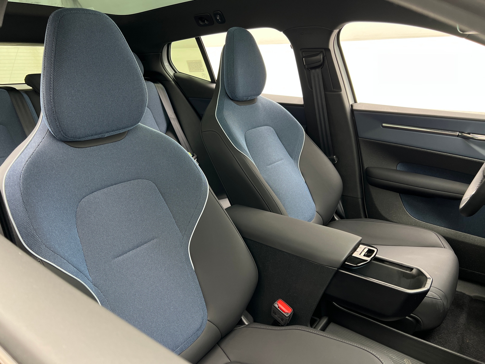 Thumbnail: 2025 Volvo EX30 - 2