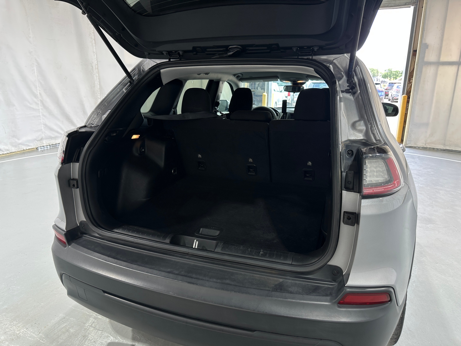 Thumbnail: 2021 Jeep Cherokee - 7