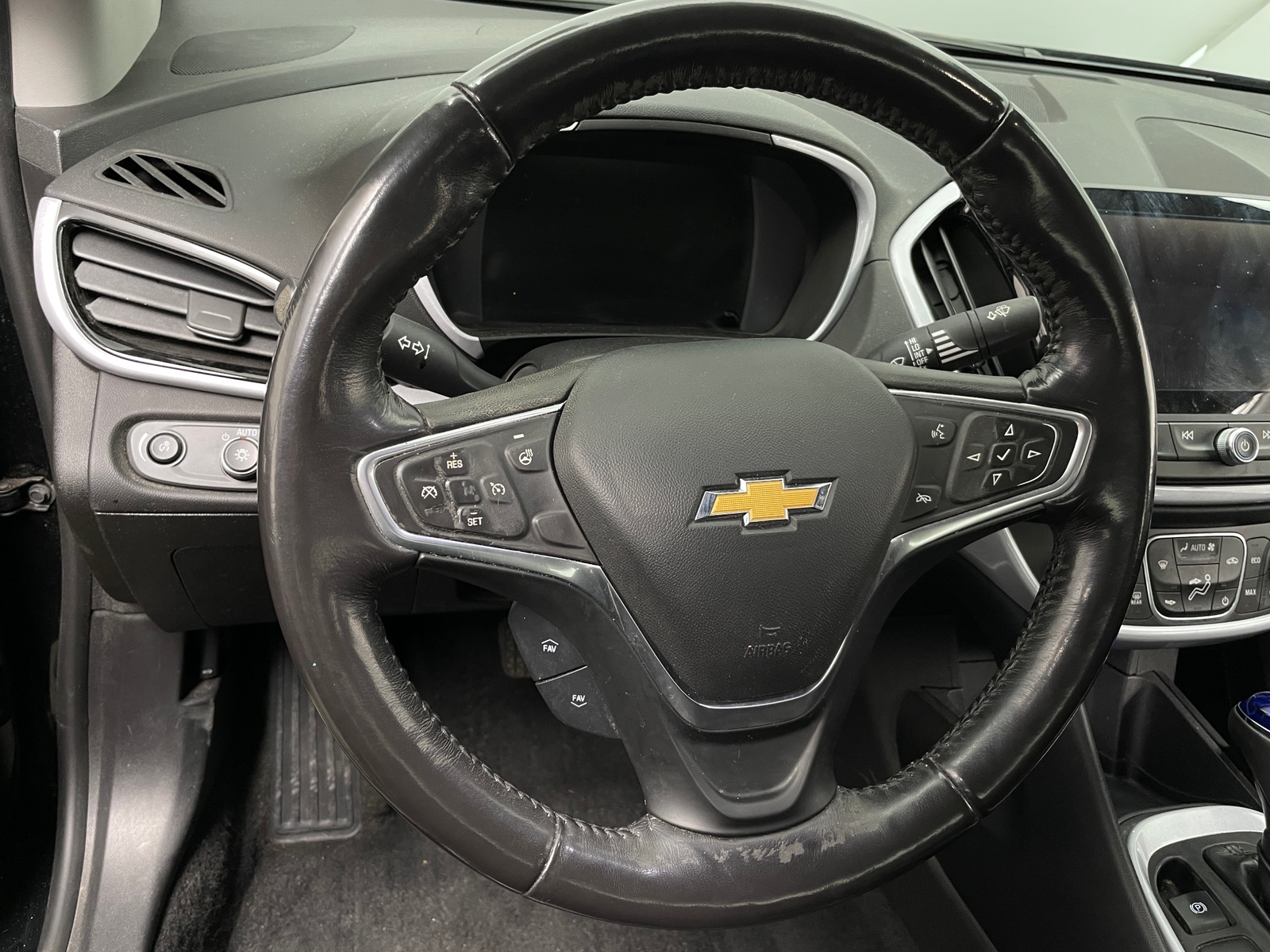 Thumbnail: 2018 Chevrolet Volt - 4