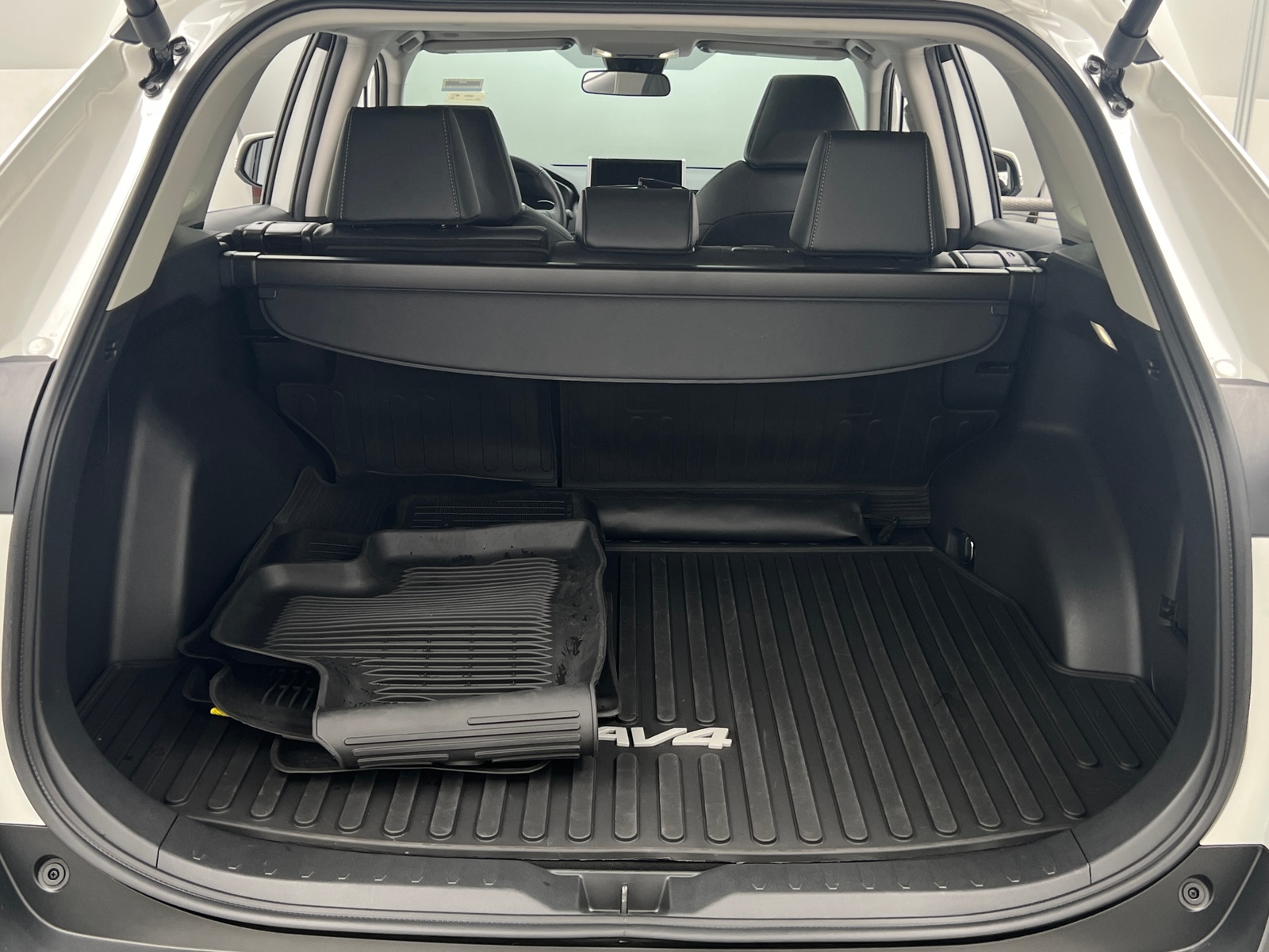 Thumbnail: 2025 Toyota RAV4 - 6