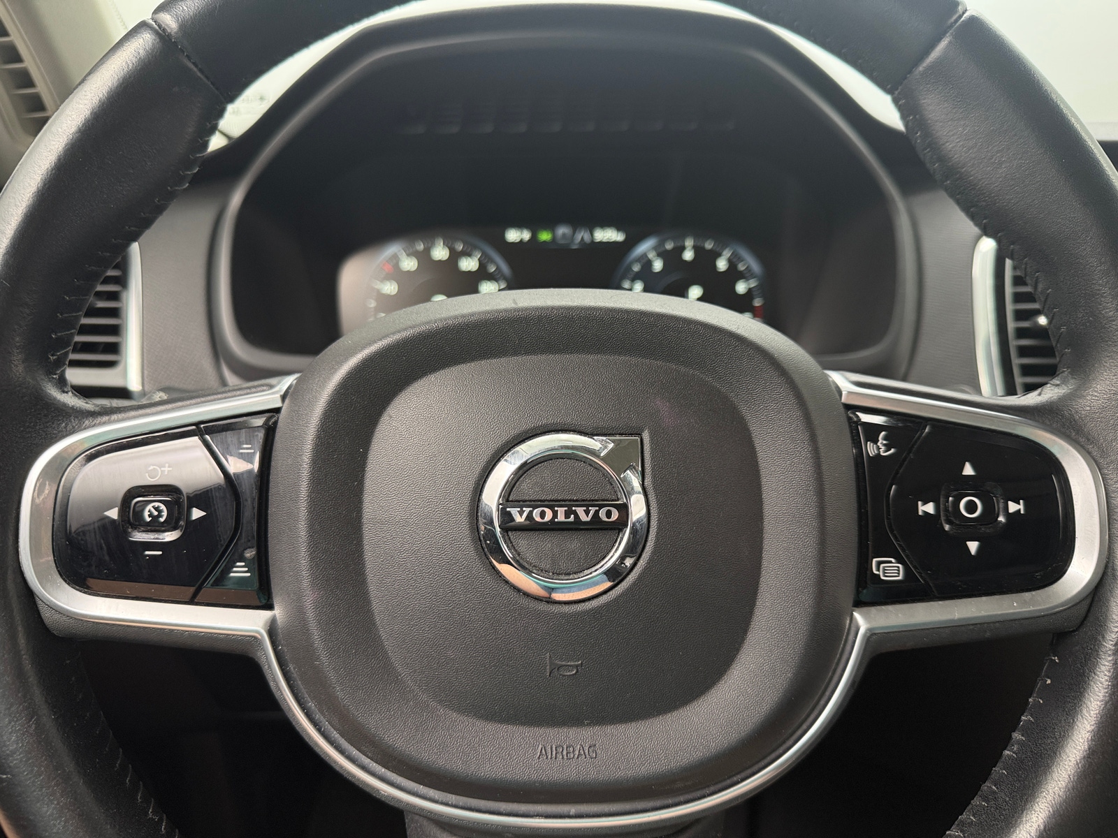 Thumbnail: 2018 Volvo XC90 - 4