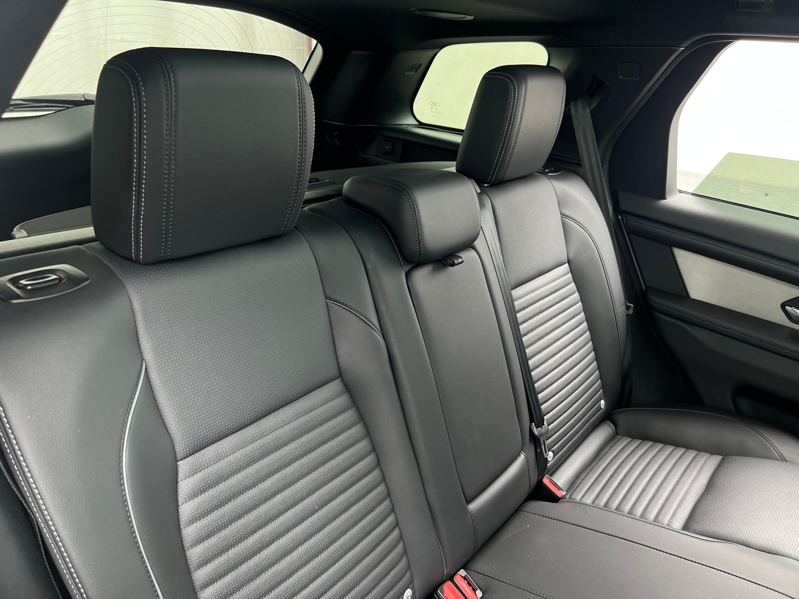 Thumbnail: 2024 Land Rover Discovery Sport - 5