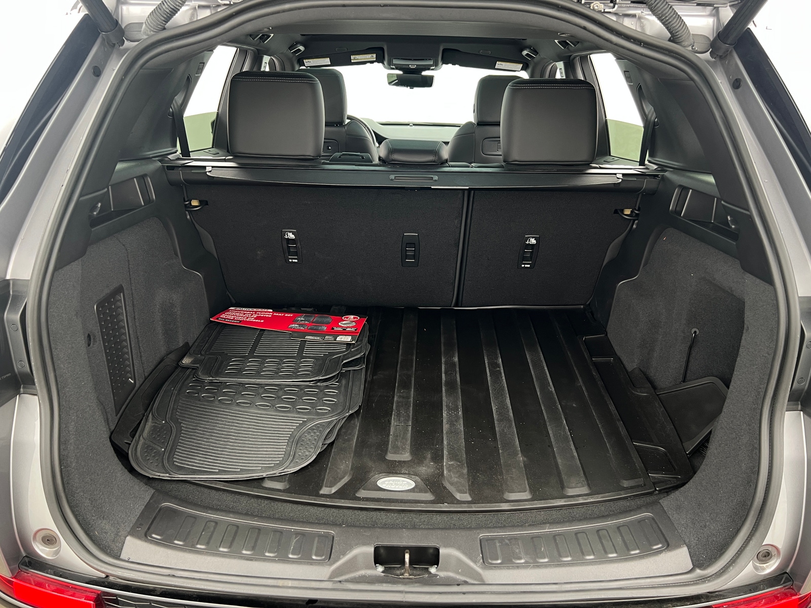 Thumbnail: 2024 Land Rover Discovery Sport - 6