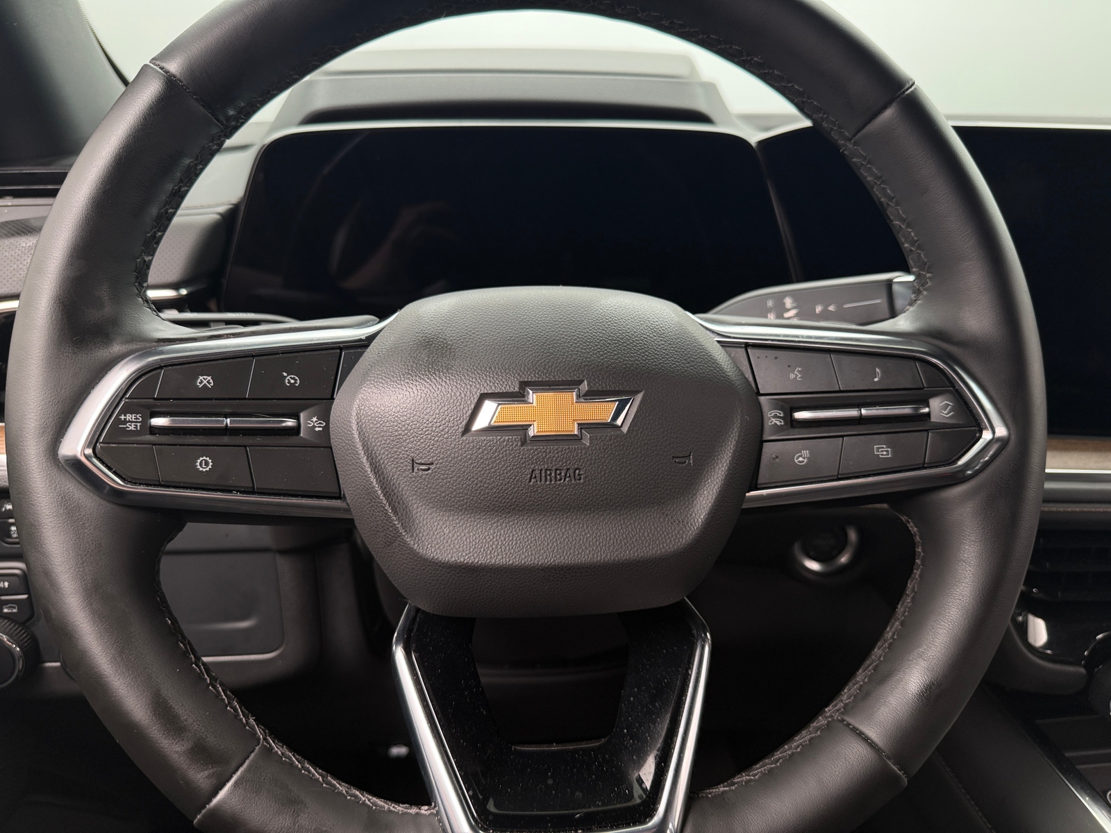 Thumbnail: 2025 Chevrolet Suburban - 4