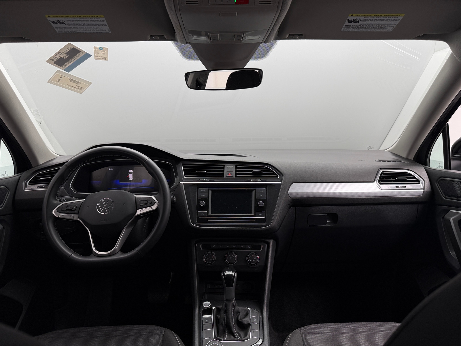 Thumbnail: 2023 Volkswagen Tiguan - 3