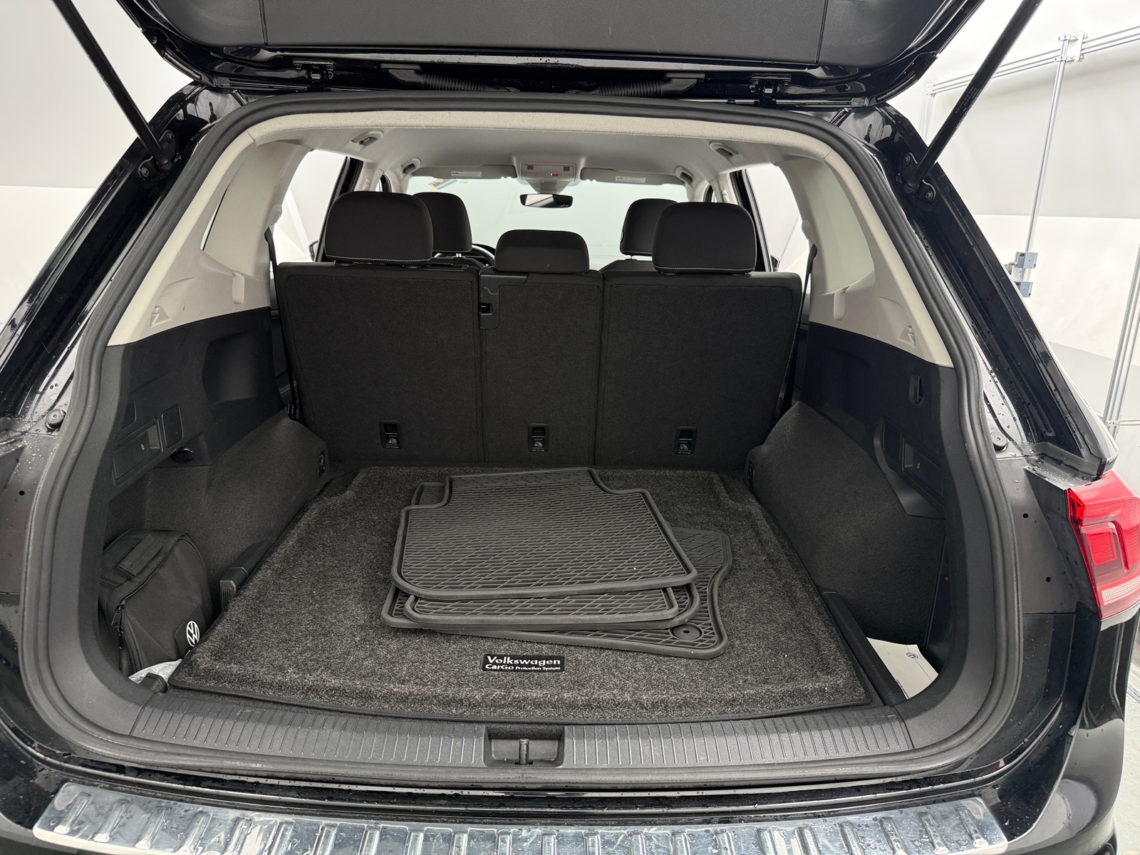 Thumbnail: 2023 Volkswagen Tiguan - 7