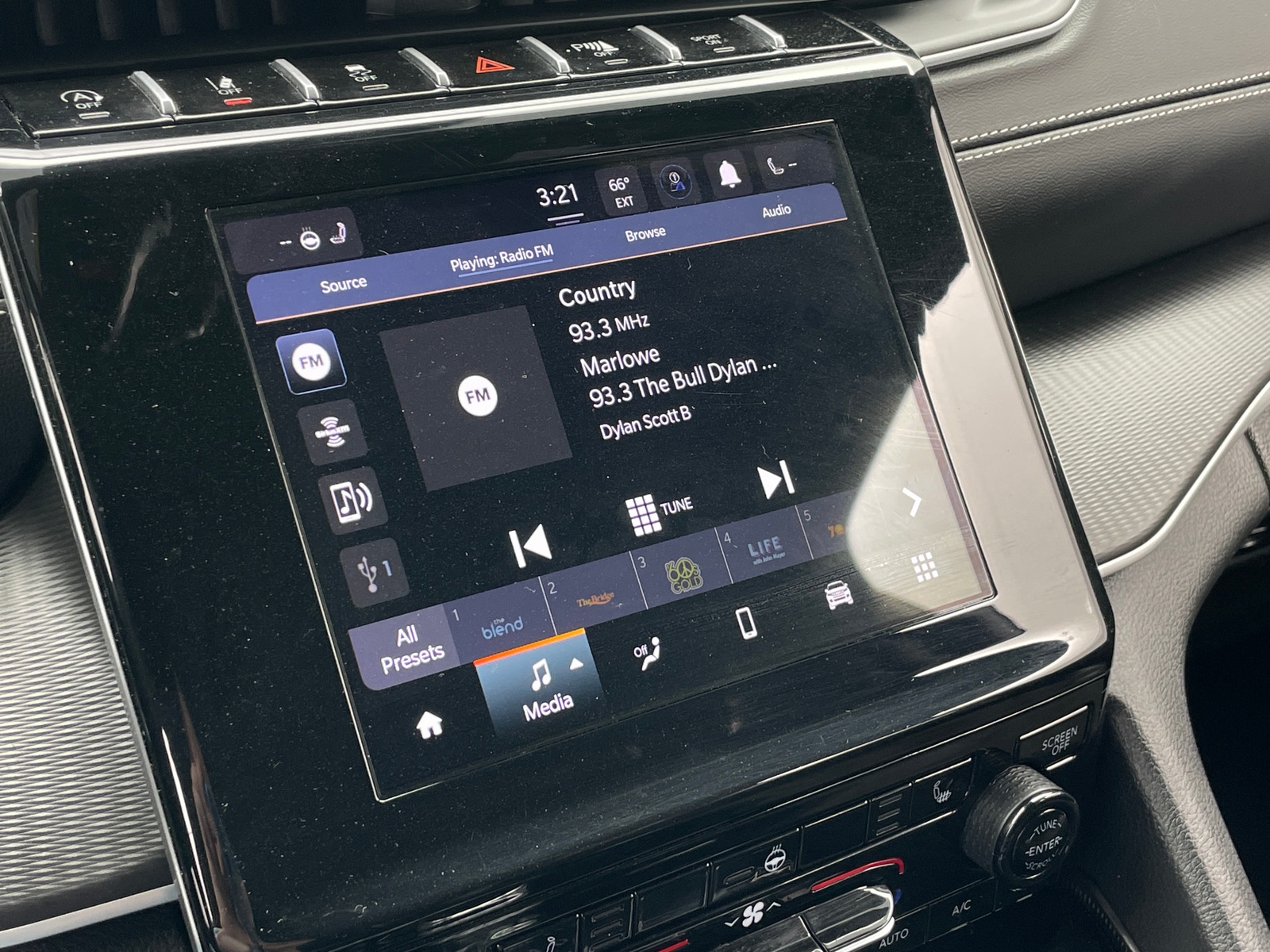 Thumbnail: 2024 Jeep Grand Cherokee L - 3