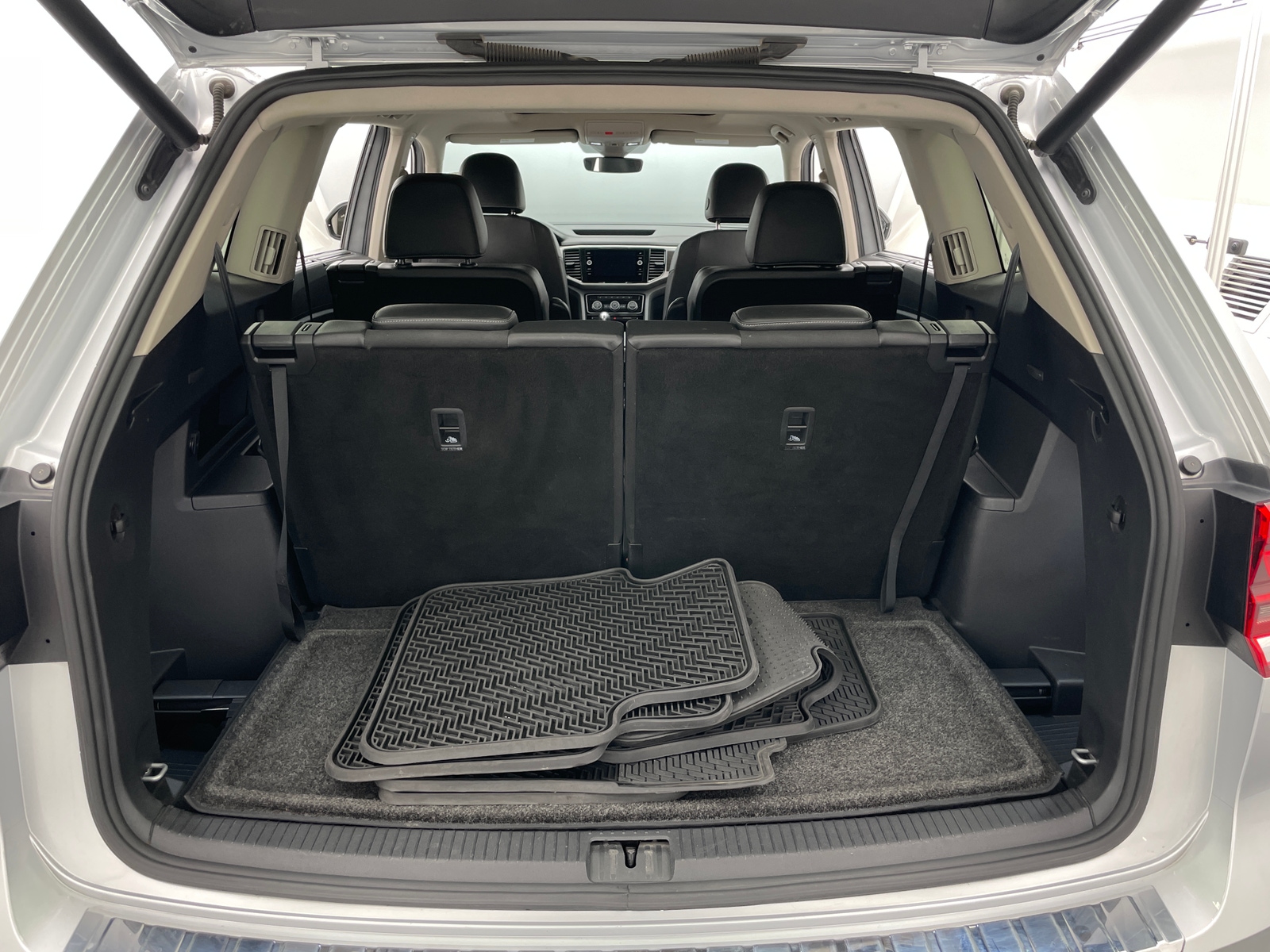 Thumbnail: 2018 Volkswagen Atlas - 6