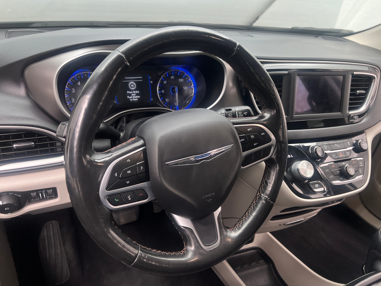 Thumbnail: 2020 Chrysler Pacifica - 4