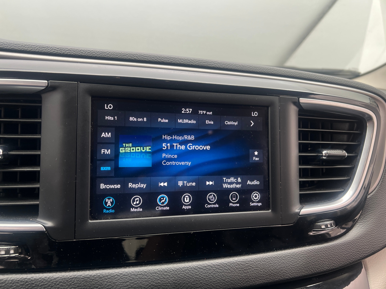 Thumbnail: 2020 Chrysler Pacifica - 3