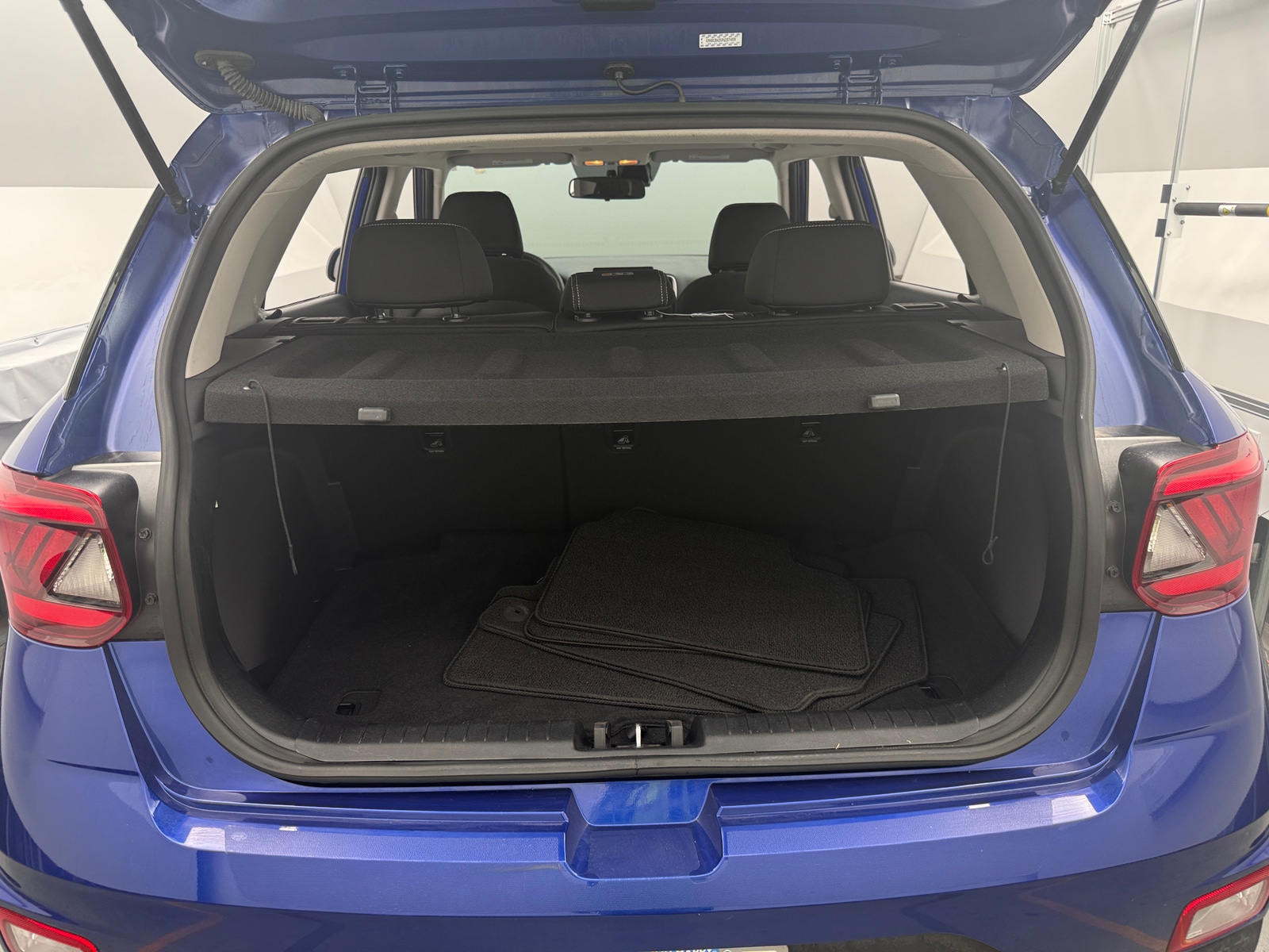 Thumbnail: 2023 Hyundai Venue - 7