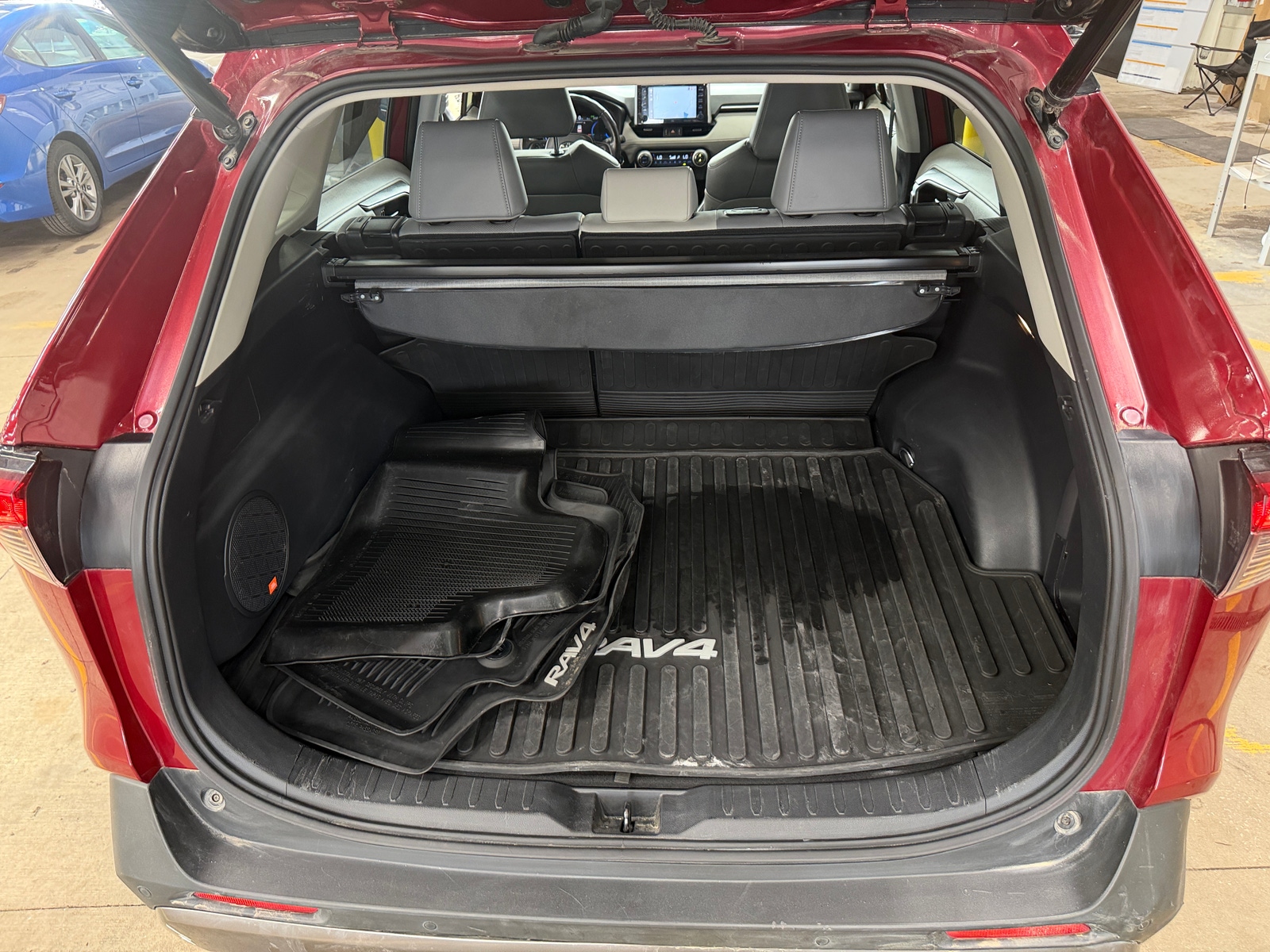 Thumbnail: 2020 Toyota RAV4 - 6