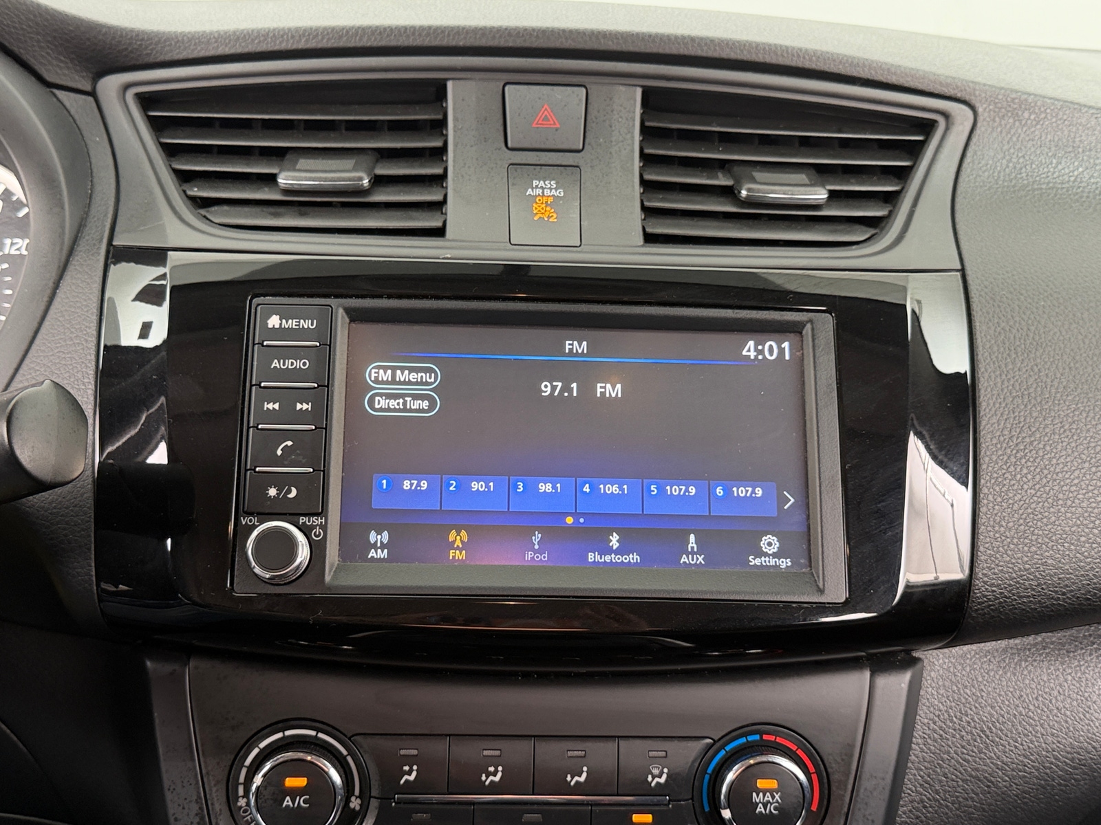 Thumbnail: 2019 Nissan Sentra - 4