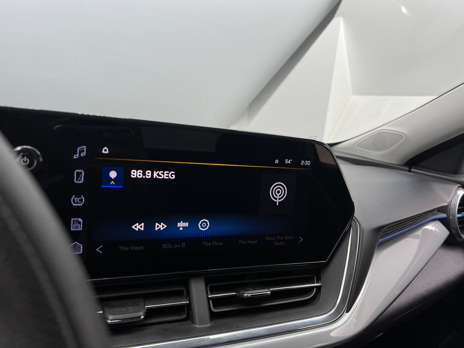 Thumbnail: 2025 Chevrolet Trax - 4