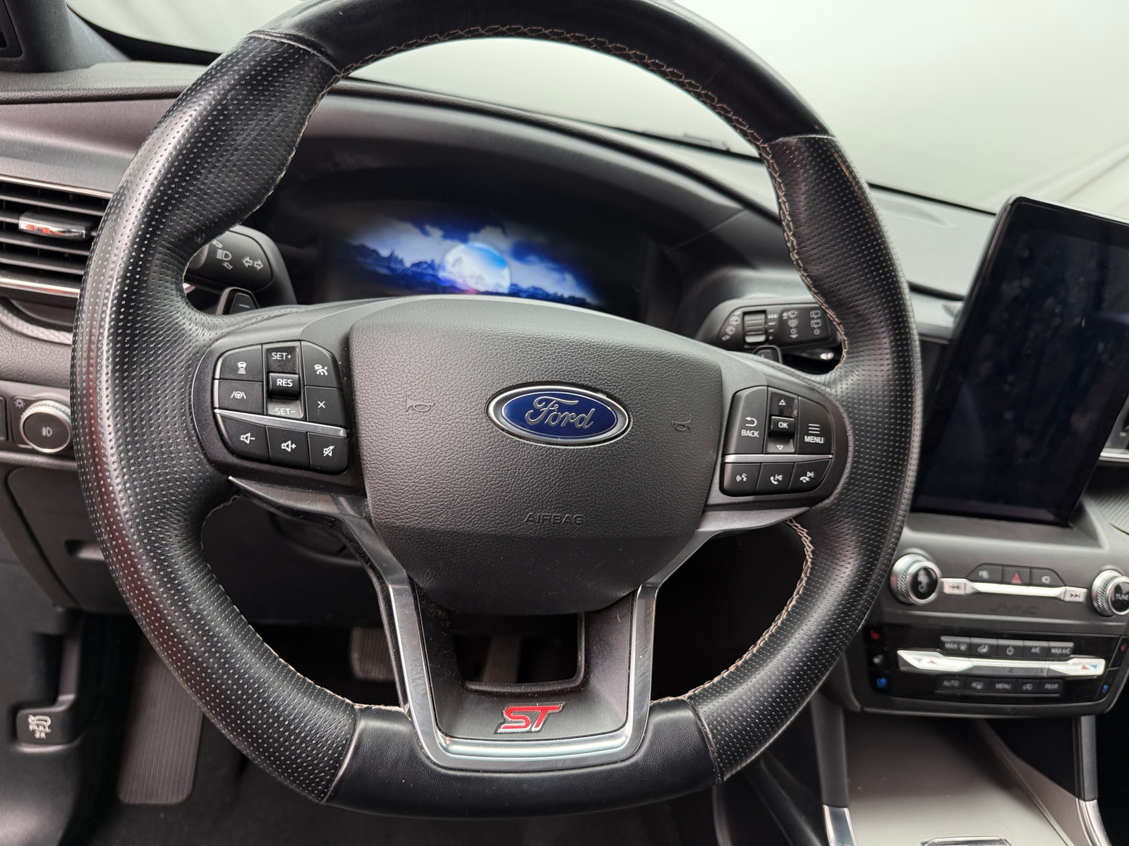 Thumbnail: 2020 Ford Explorer - 4