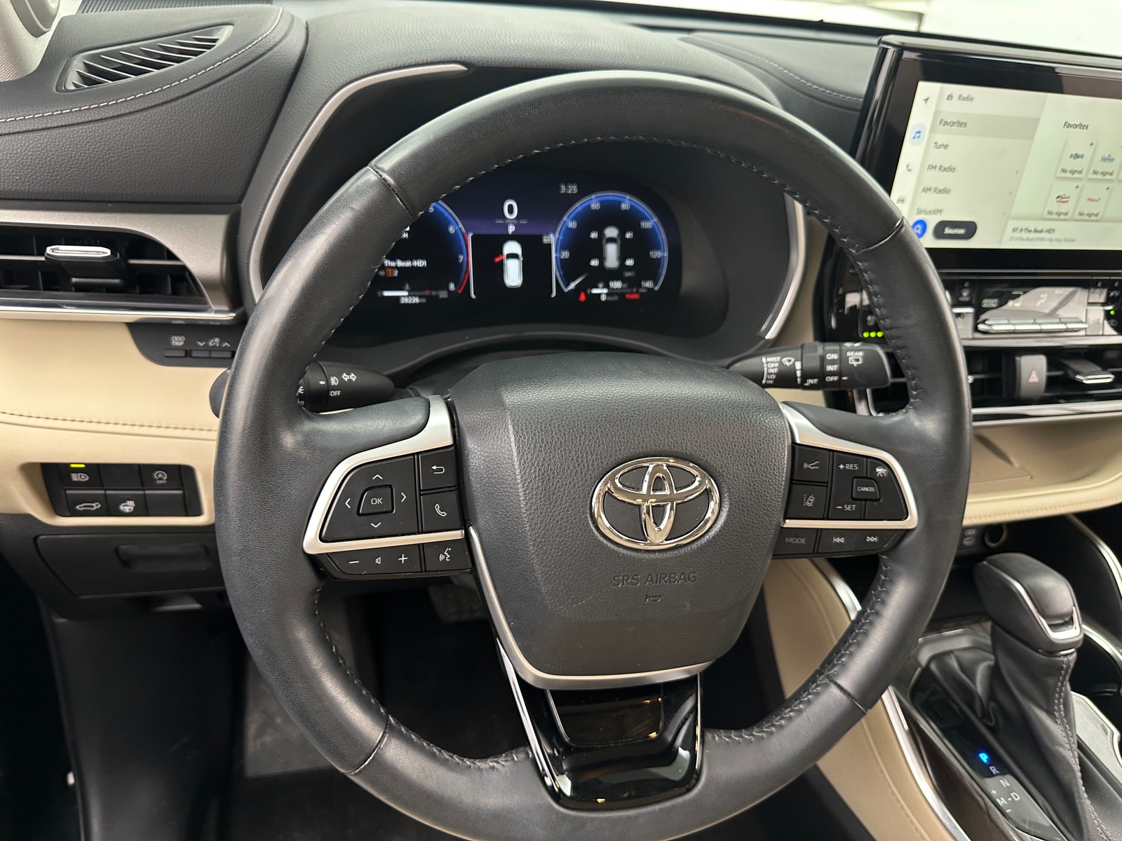 Thumbnail: 2023 Toyota Highlander - 4