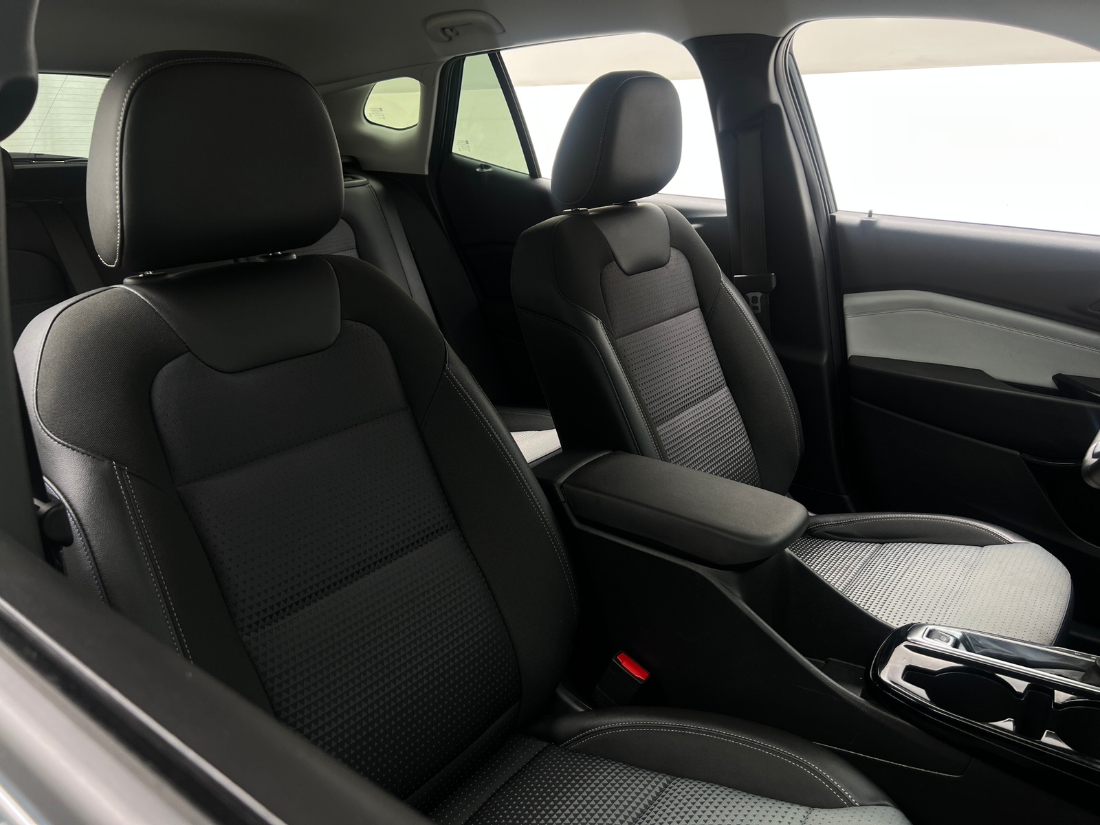 Thumbnail: 2025 Chevrolet Trax - 2