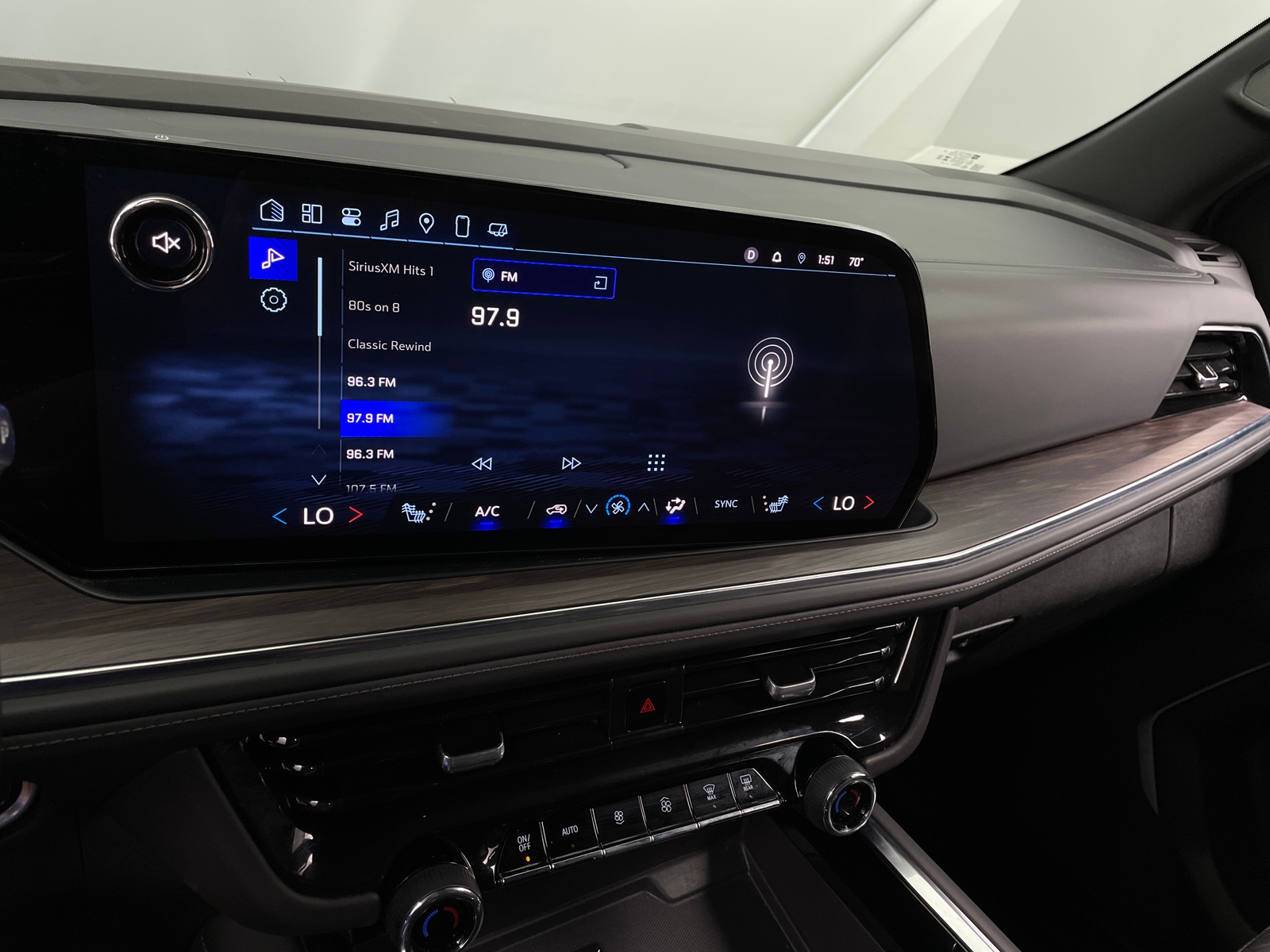 Thumbnail: 2025 Chevrolet Tahoe - 3