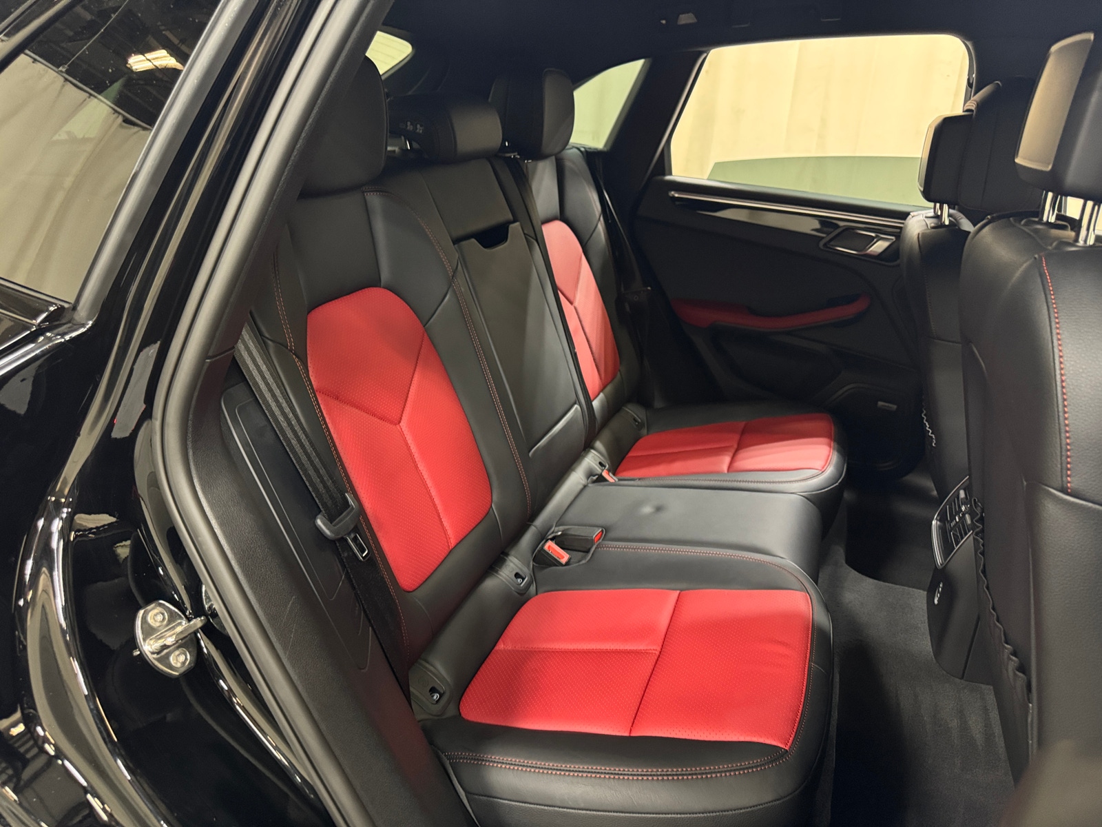 Thumbnail: 2021 Porsche Macan - 5