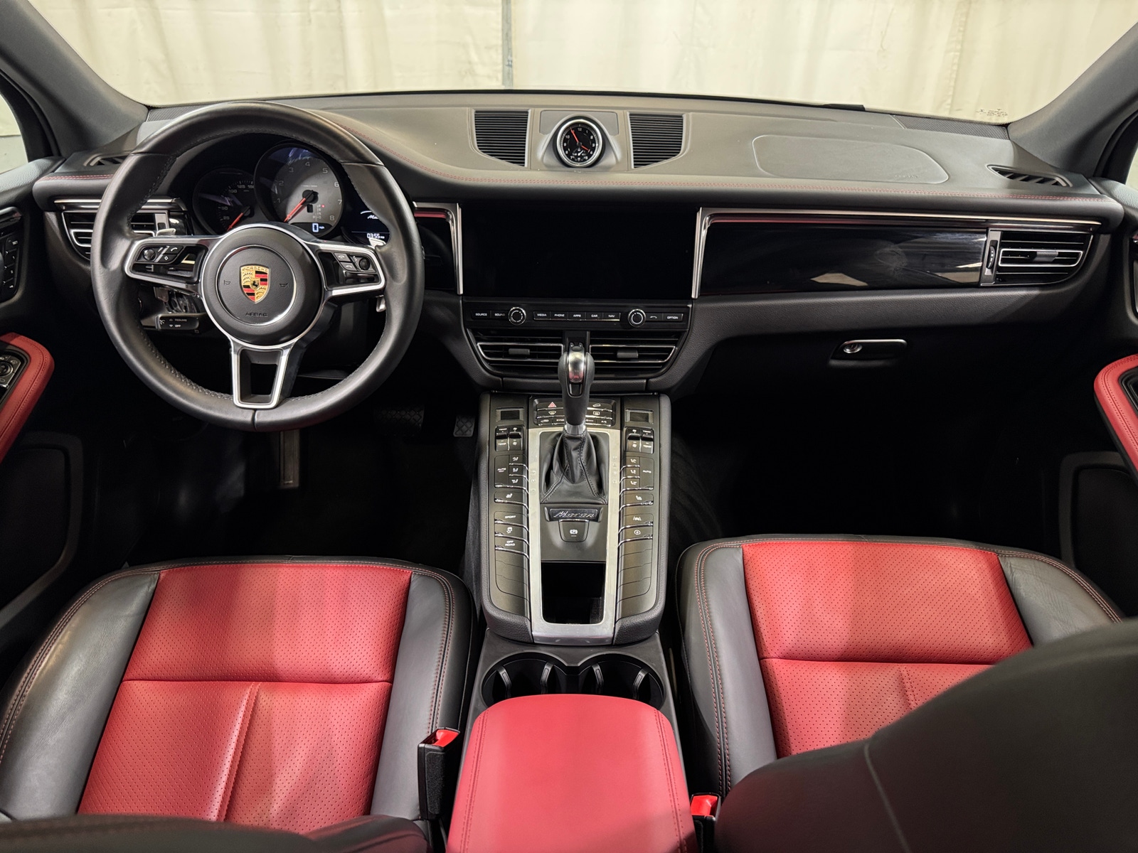 Thumbnail: 2021 Porsche Macan - 2