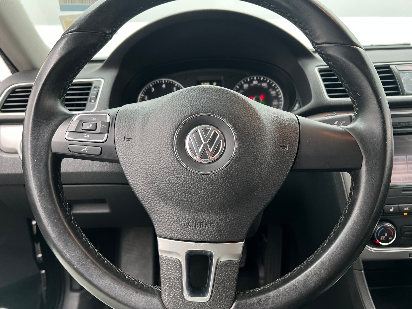 Thumbnail: 2015 Volkswagen Passat - 4