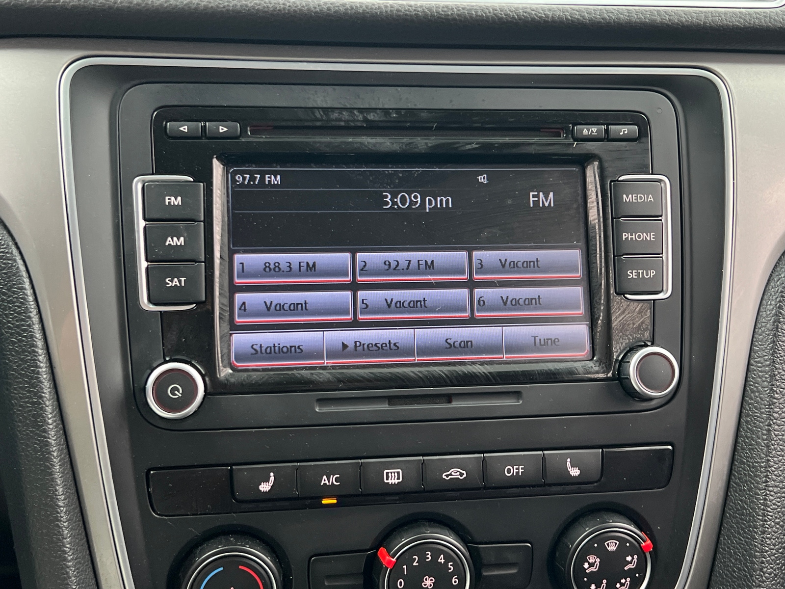 Thumbnail: 2015 Volkswagen Passat - 3