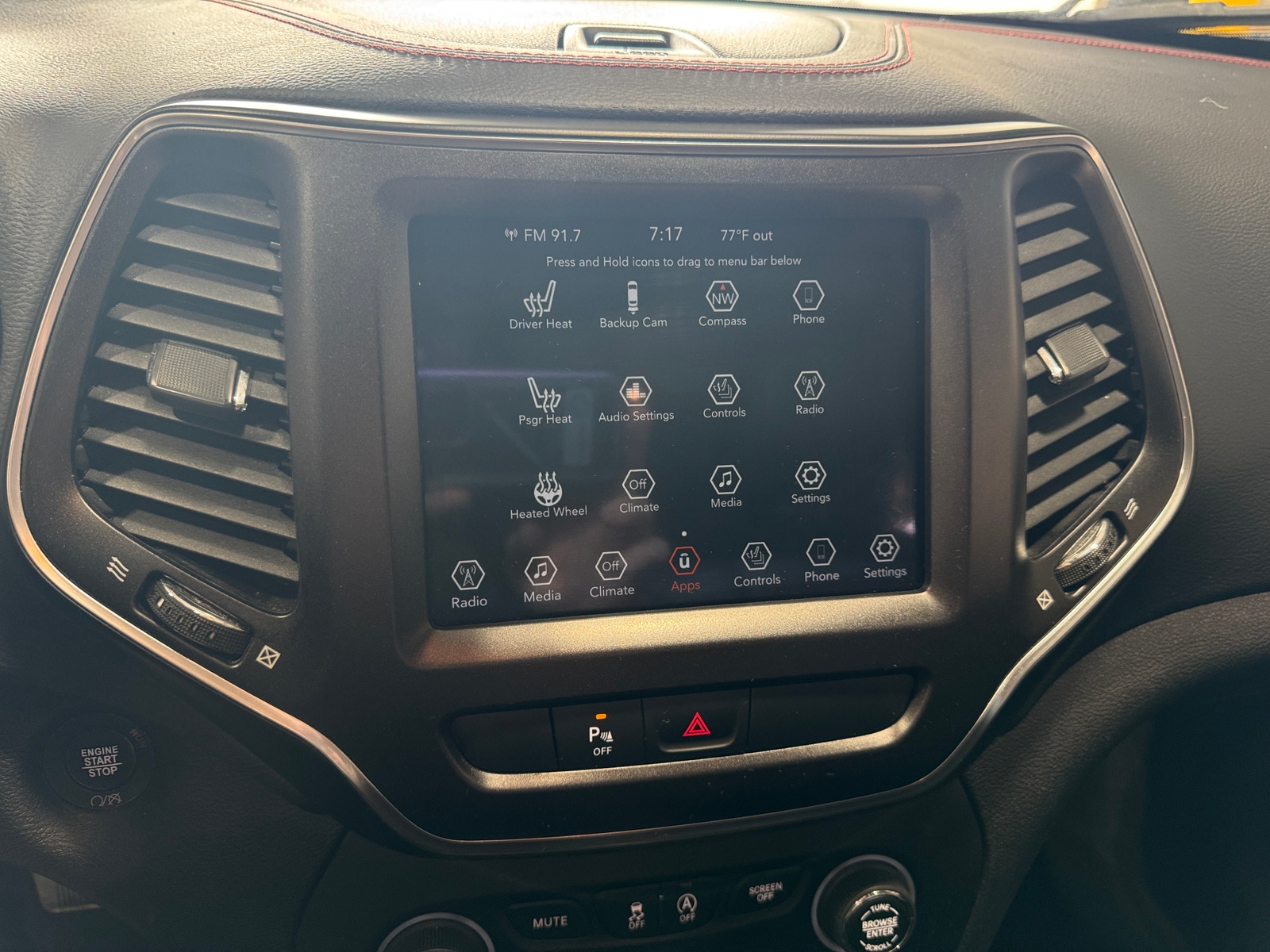 Thumbnail: 2020 Jeep Cherokee - 4