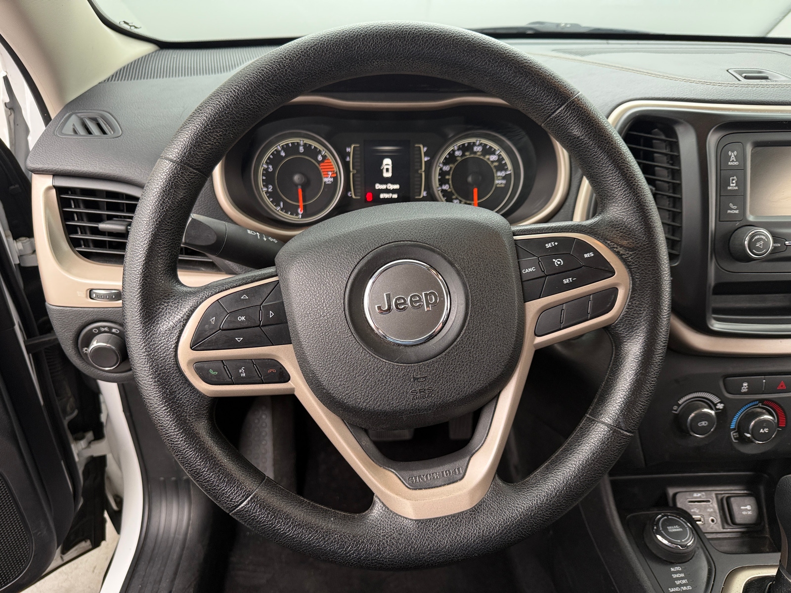 Thumbnail: 2017 Jeep Cherokee - 5