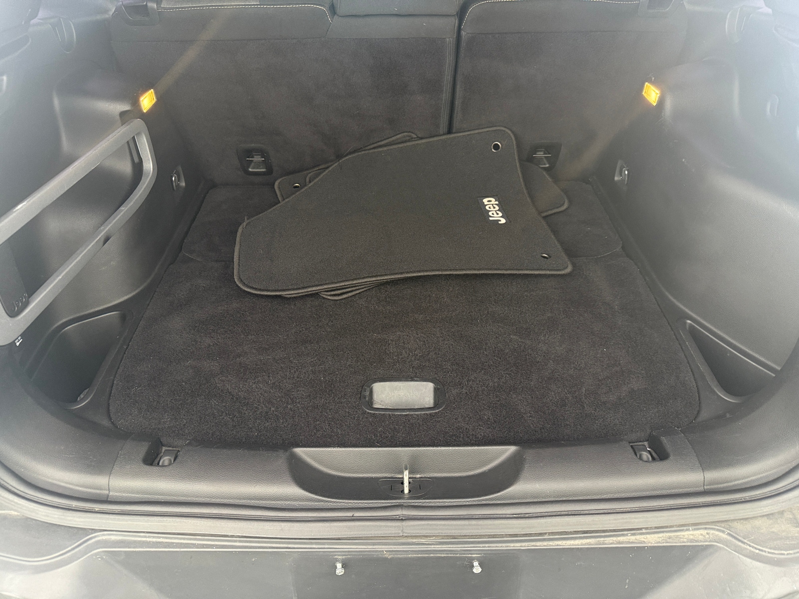 Thumbnail: 2017 Jeep Cherokee - 7