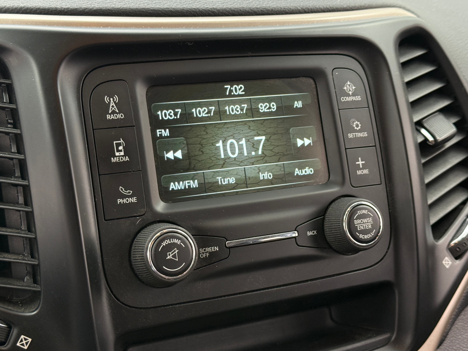 Thumbnail: 2017 Jeep Cherokee - 4