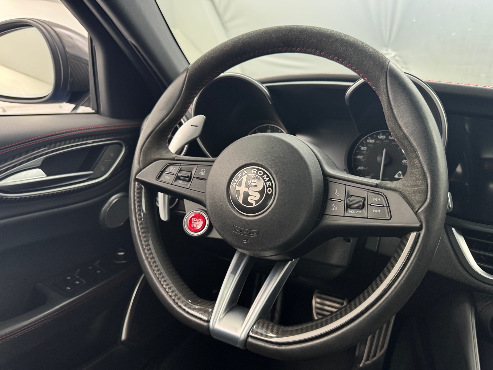 Thumbnail: 2018 Alfa Romeo Giulia - 4