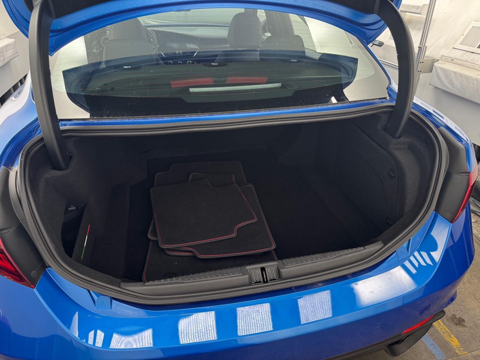 Thumbnail: 2018 Alfa Romeo Giulia - 6