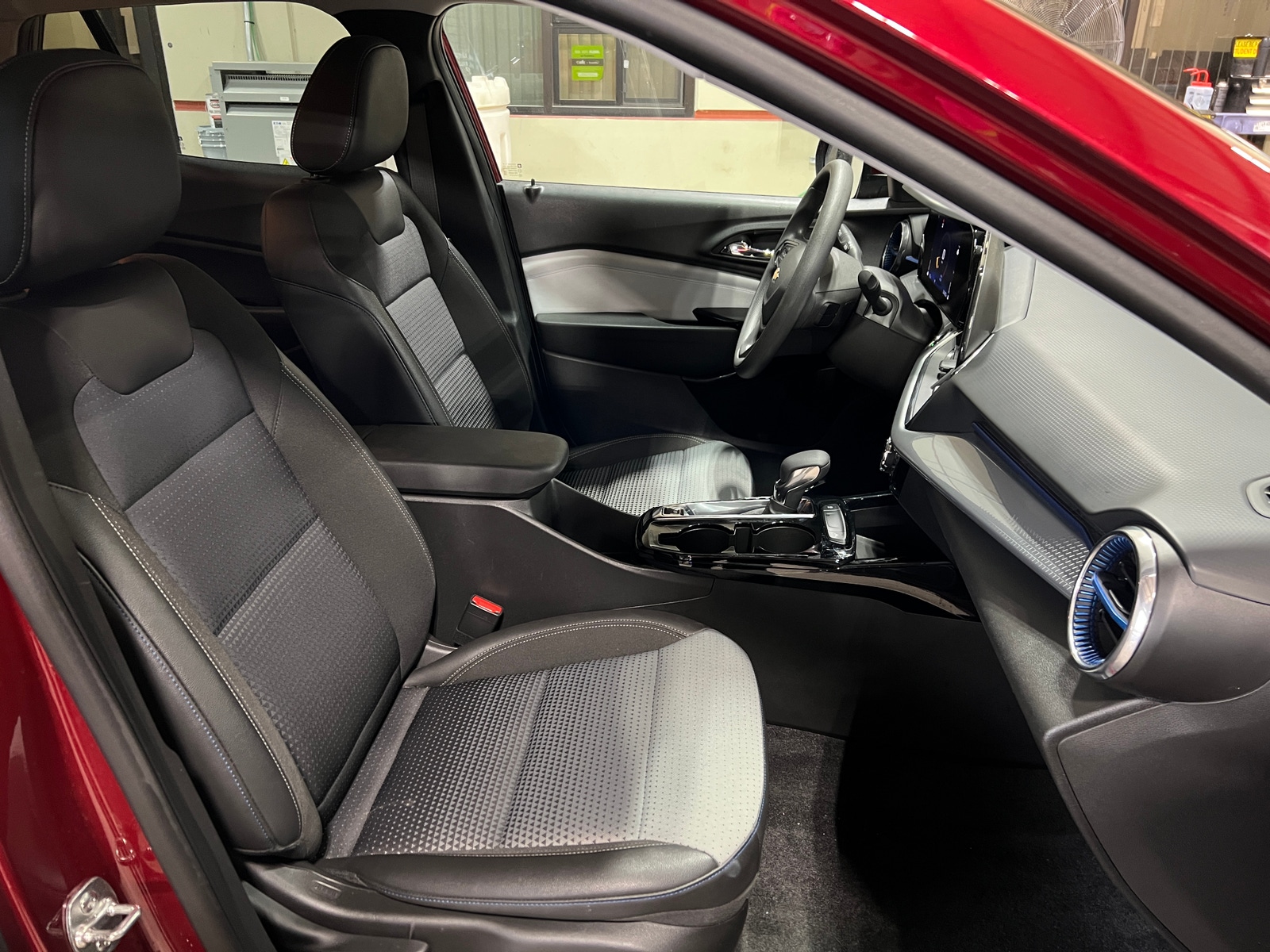 Thumbnail: 2025 Chevrolet Trax - 2