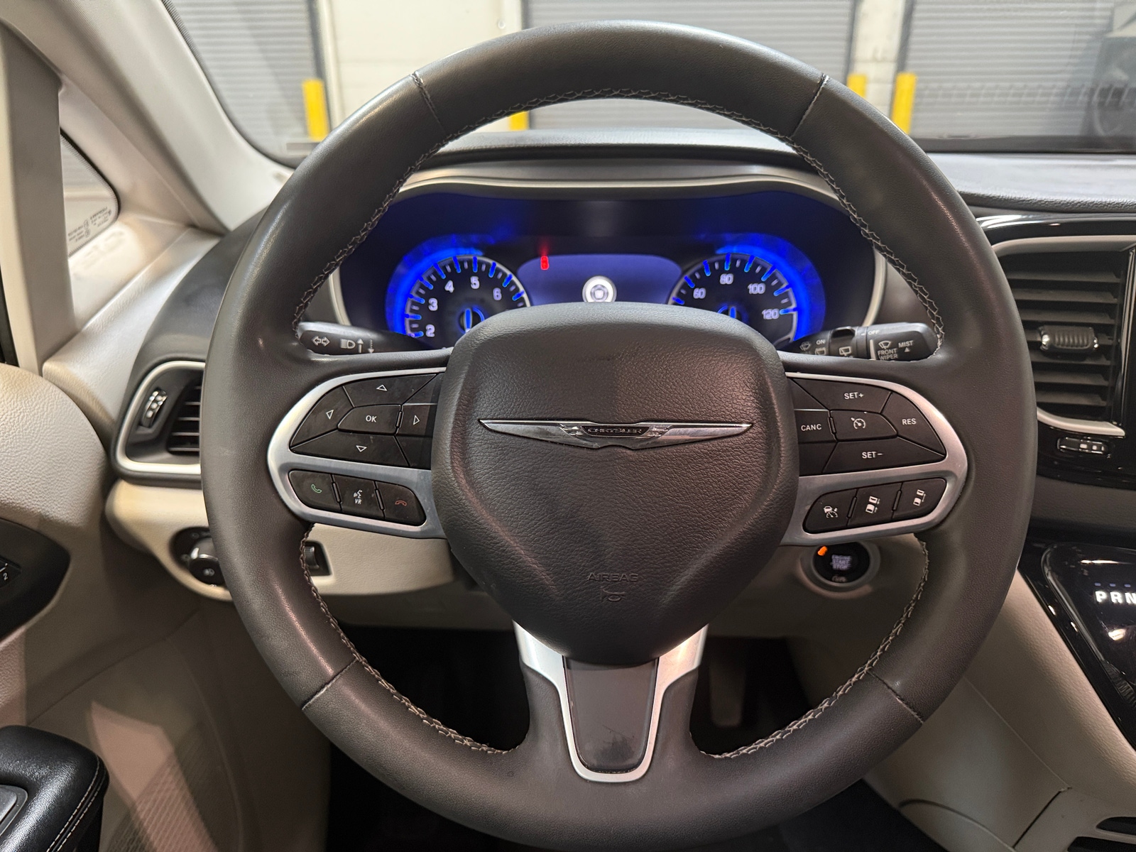 Thumbnail: 2023 Chrysler Pacifica - 4