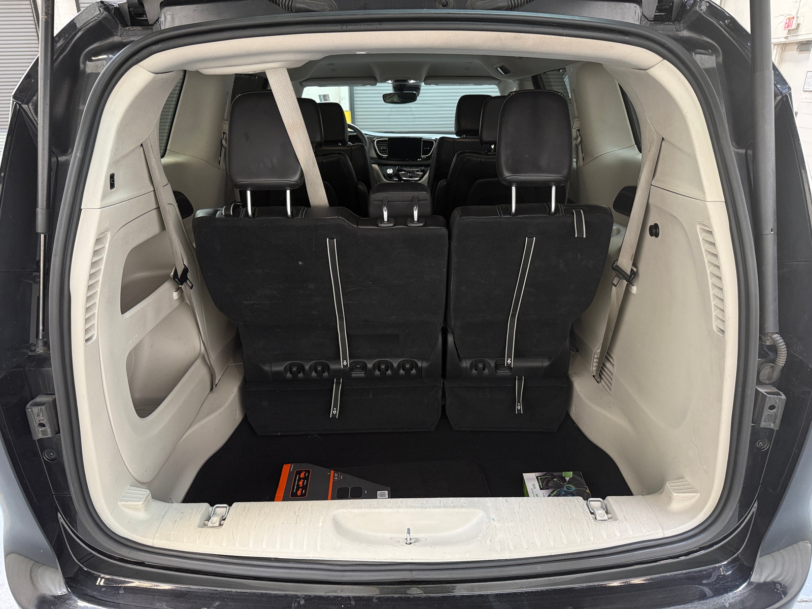 Thumbnail: 2023 Chrysler Pacifica - 6