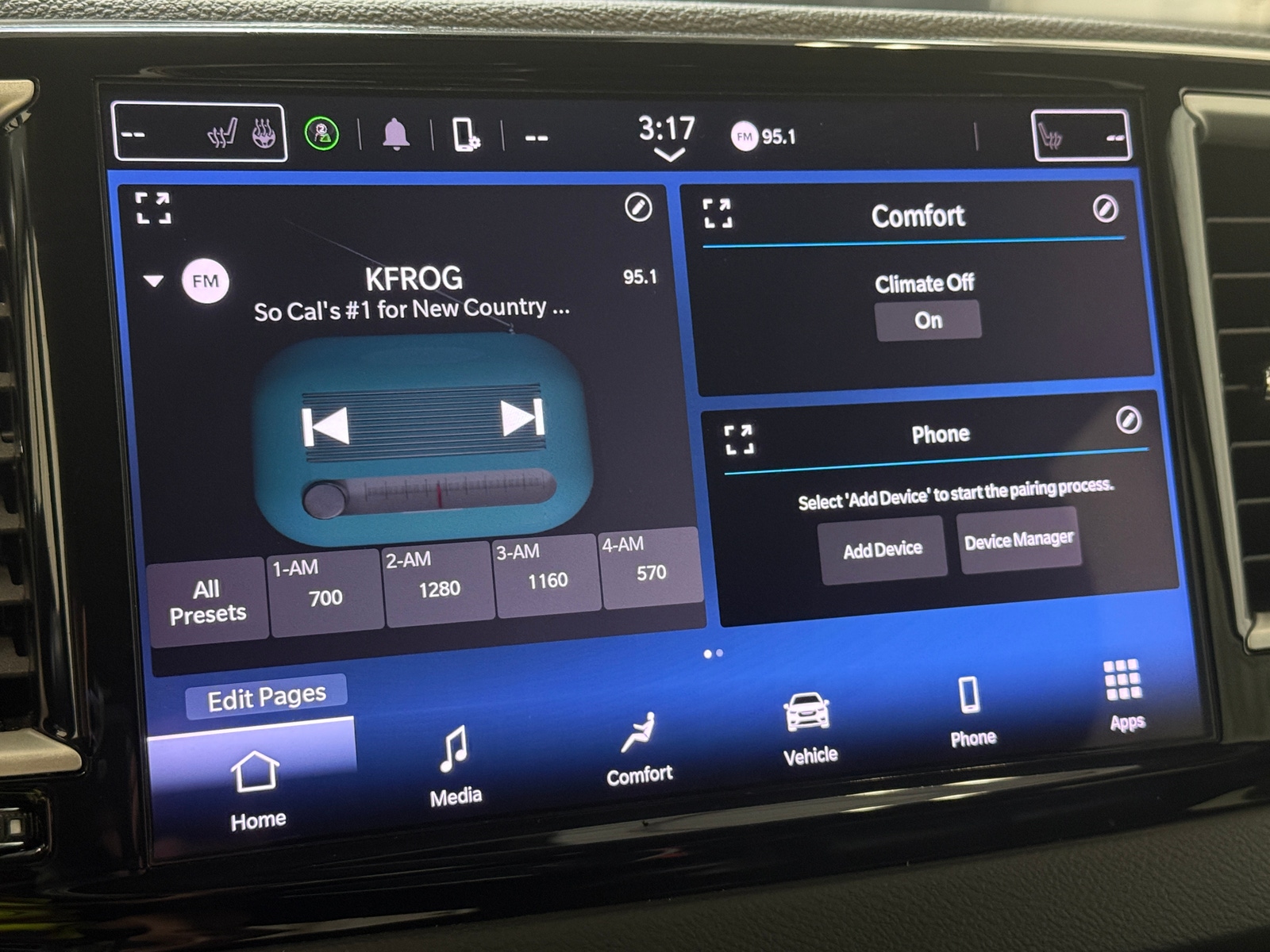 Thumbnail: 2023 Chrysler Pacifica - 3