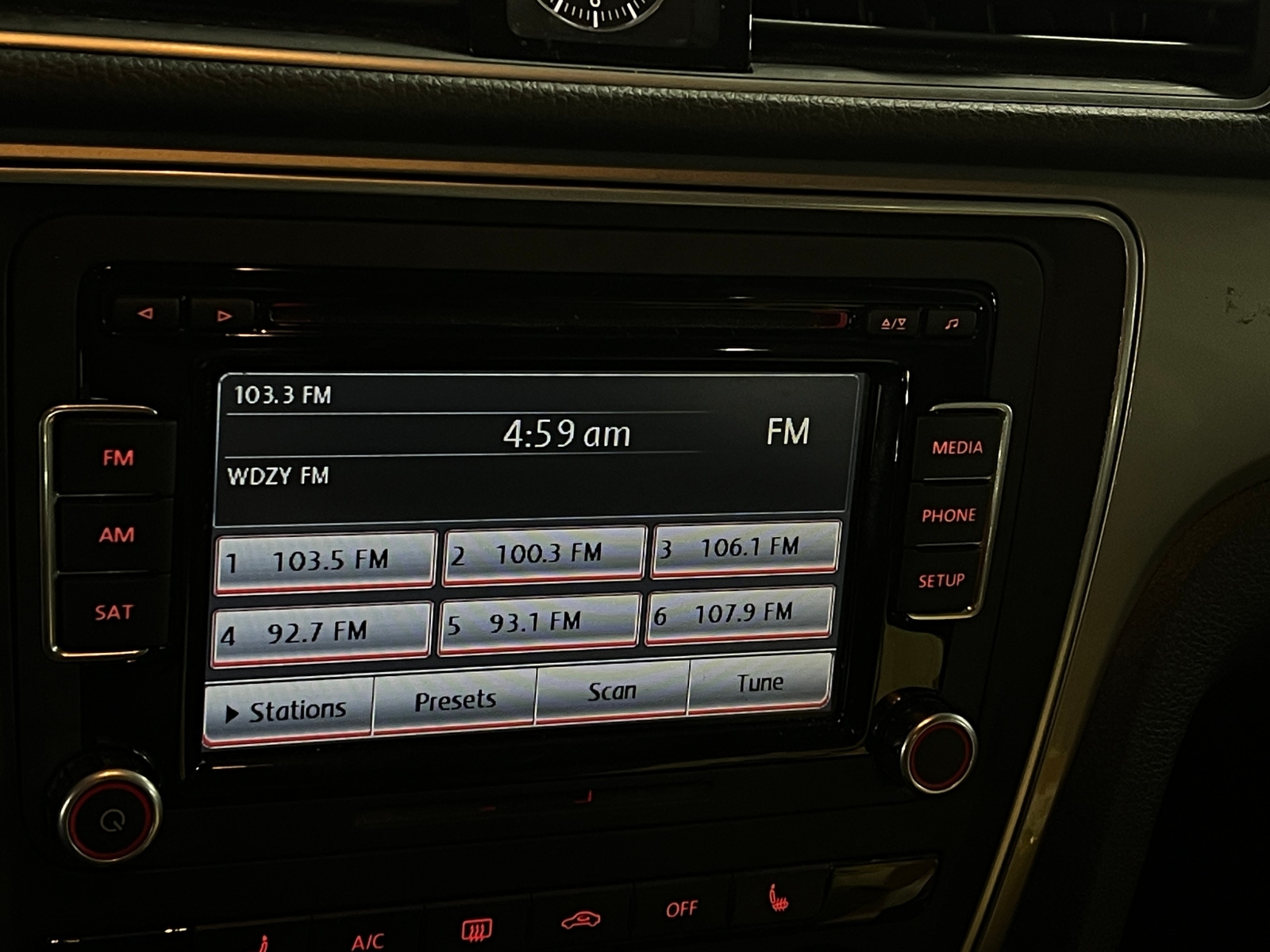 Thumbnail: 2015 Volkswagen Passat - 4