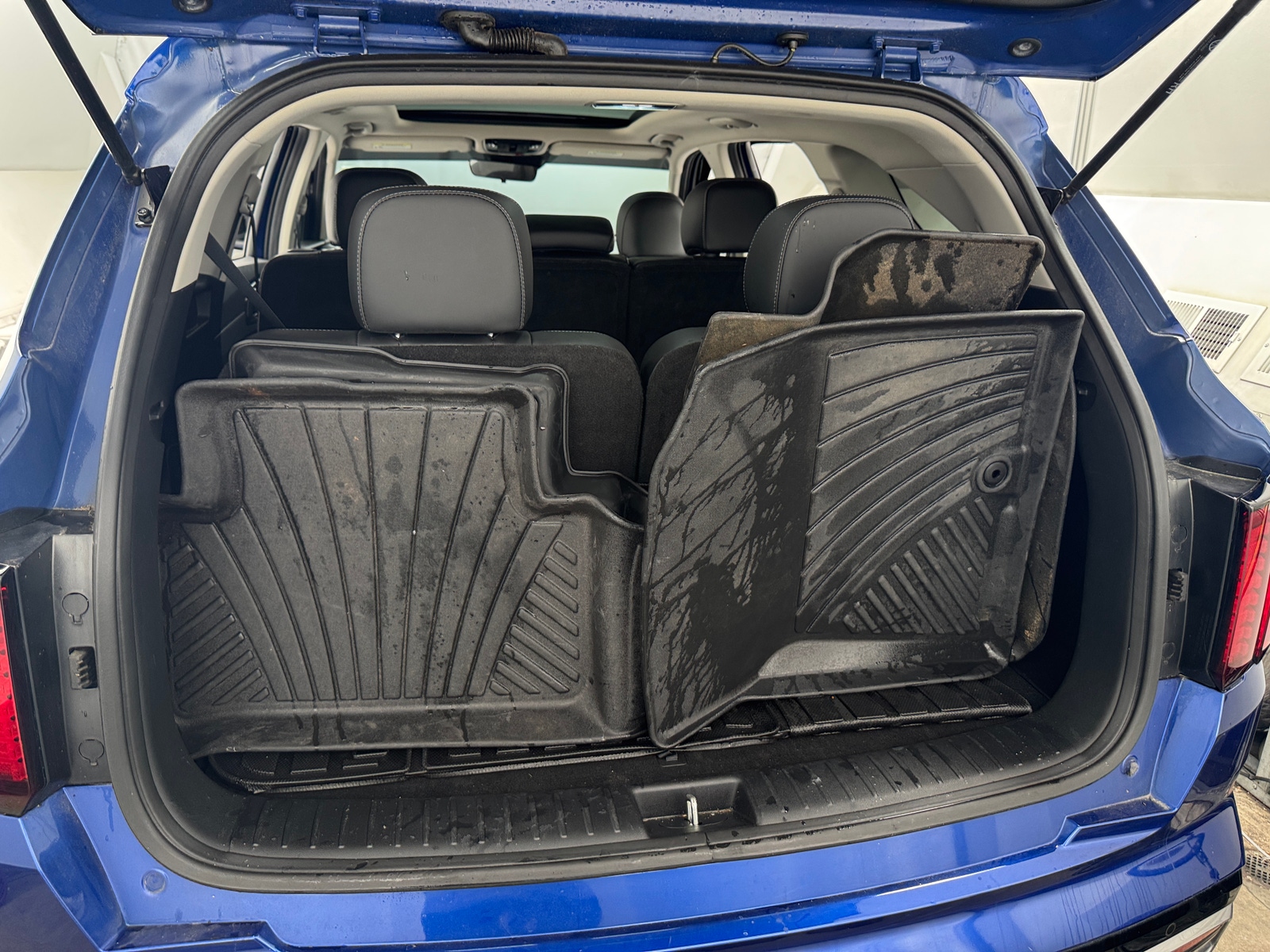 Thumbnail: 2023 Kia Sorento - 6