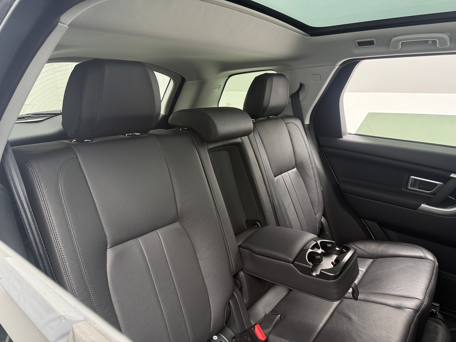 Thumbnail: 2018 Land Rover Discovery Sport - 5