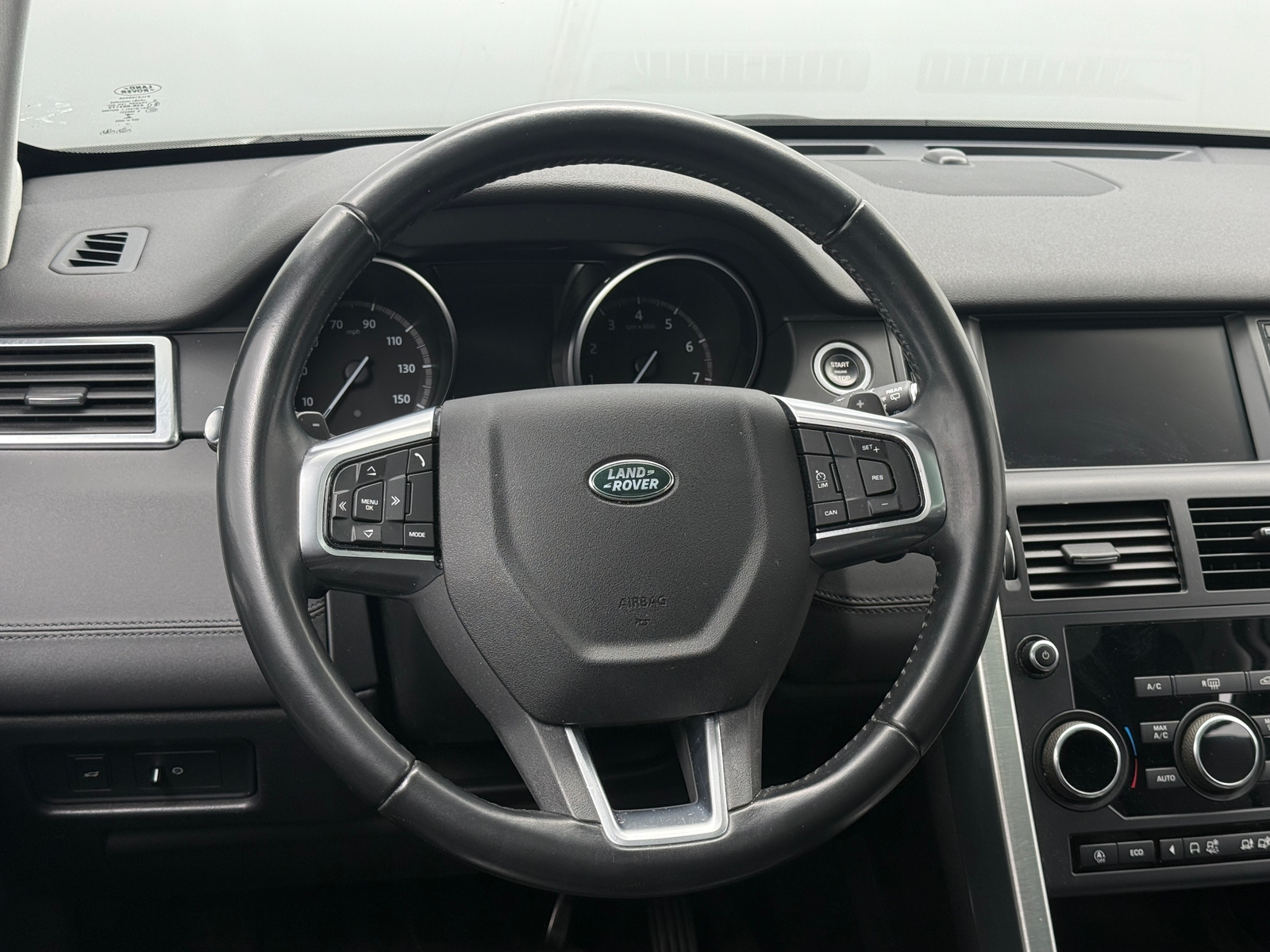 Thumbnail: 2018 Land Rover Discovery Sport - 4